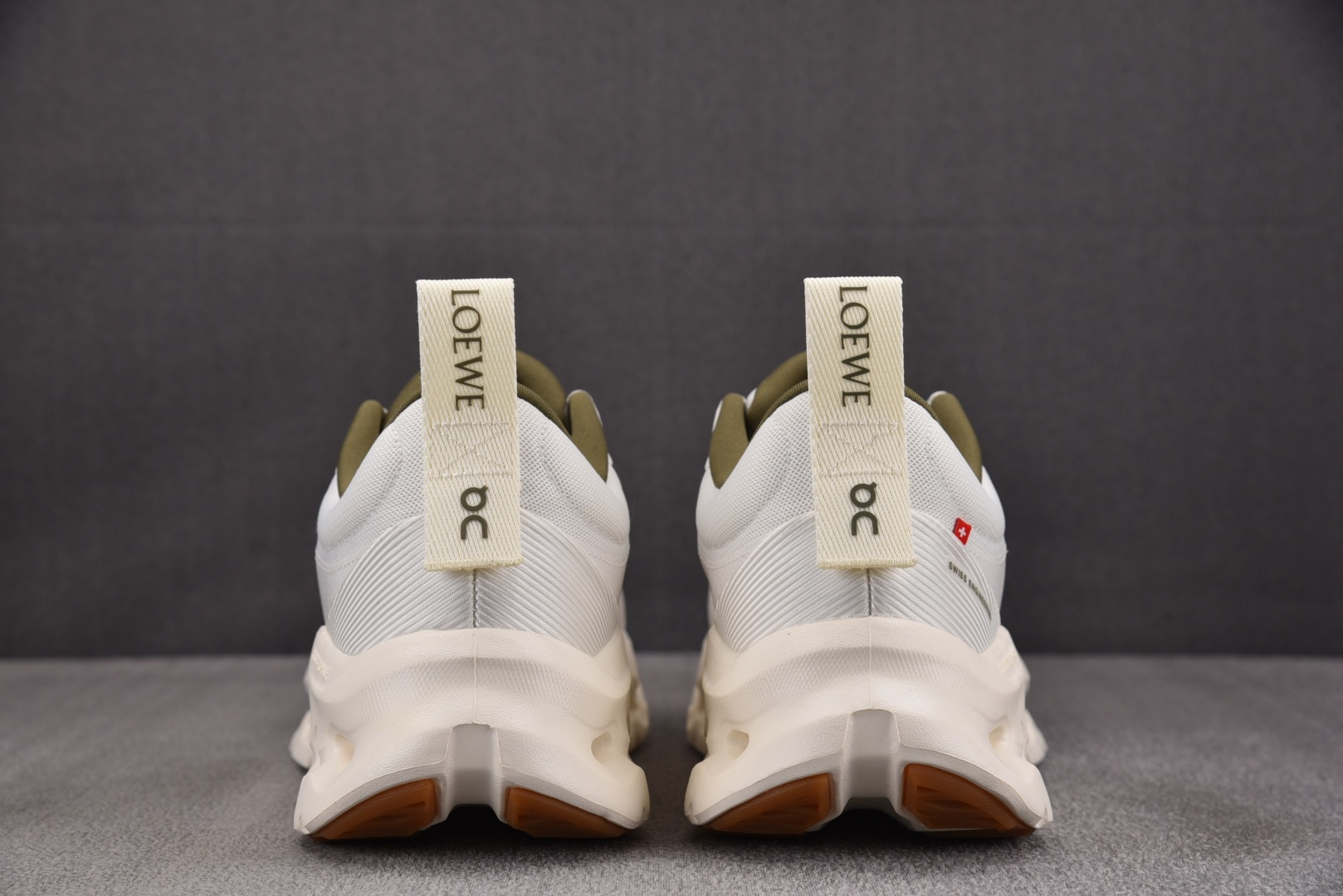 On x LOEWE Cloudtilt 2.0 白色 卡其 尺寸 40 40.5 41 42 42.5
