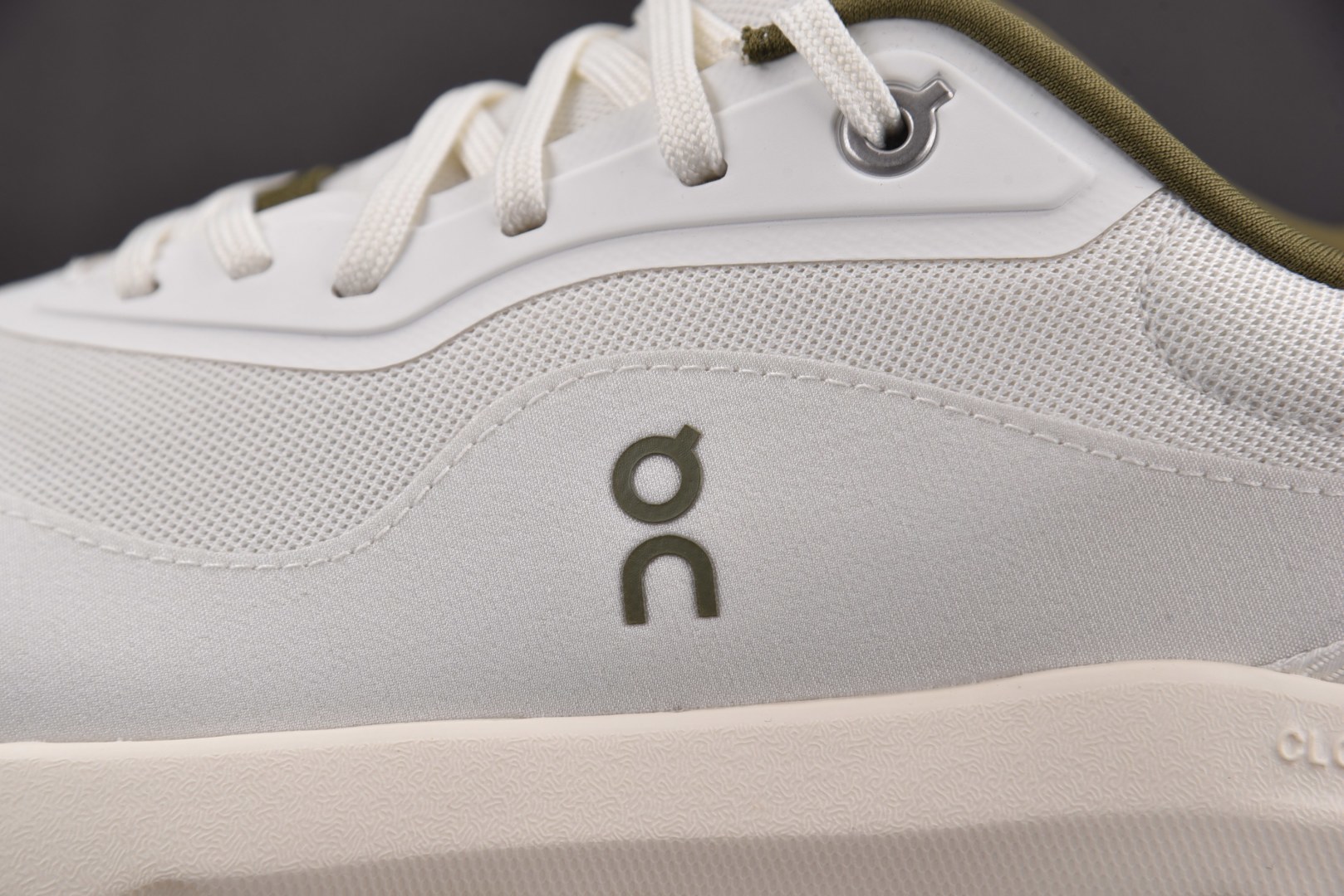 On x LOEWE Cloudtilt 2.0 白色 卡其 尺寸 40 40.5 41 42 42.5