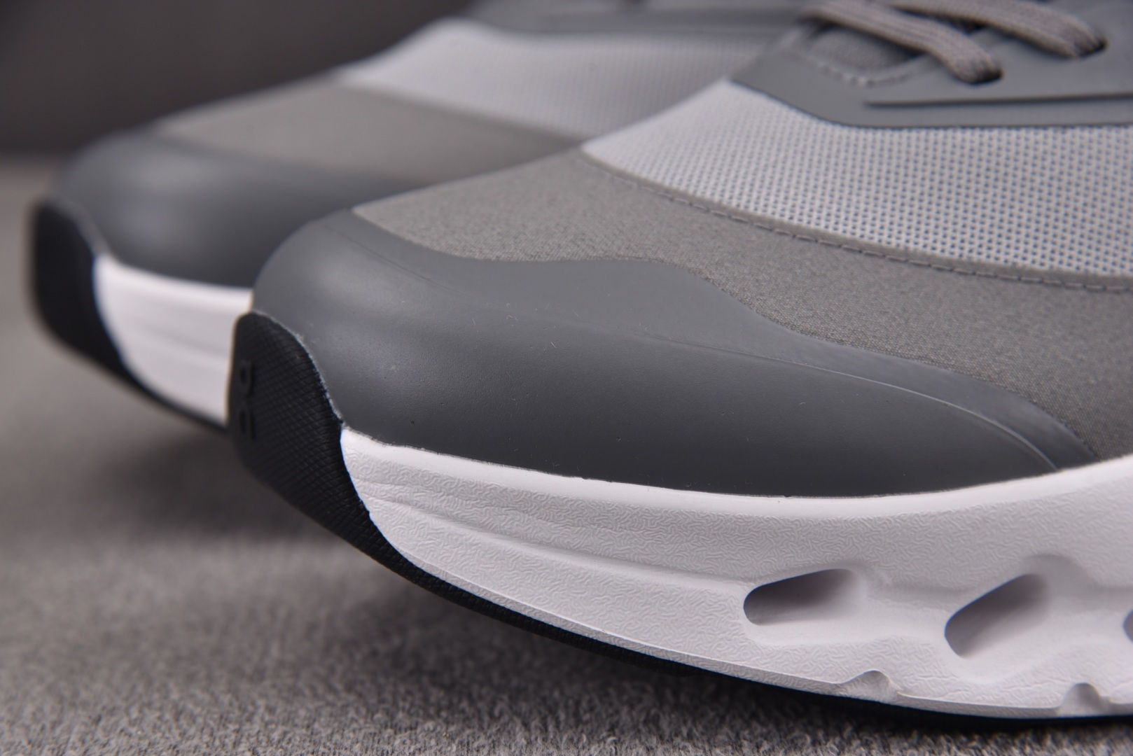 On x LOEWE Cloudtilt 2.0 灰白 尺寸 40 40.5 41 42 42.5 43