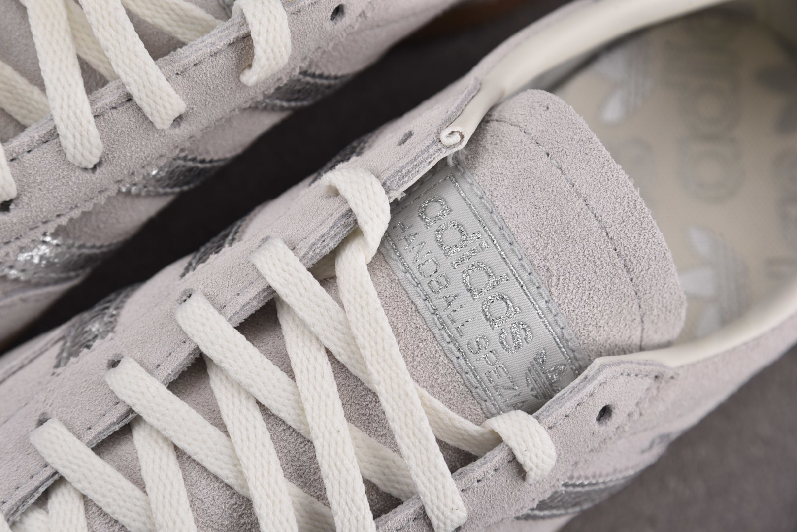 (纯原)Adidas Handball Spezial 阿迪达斯经典款牛皮复古休闲板鞋 白银生胶 HQ0