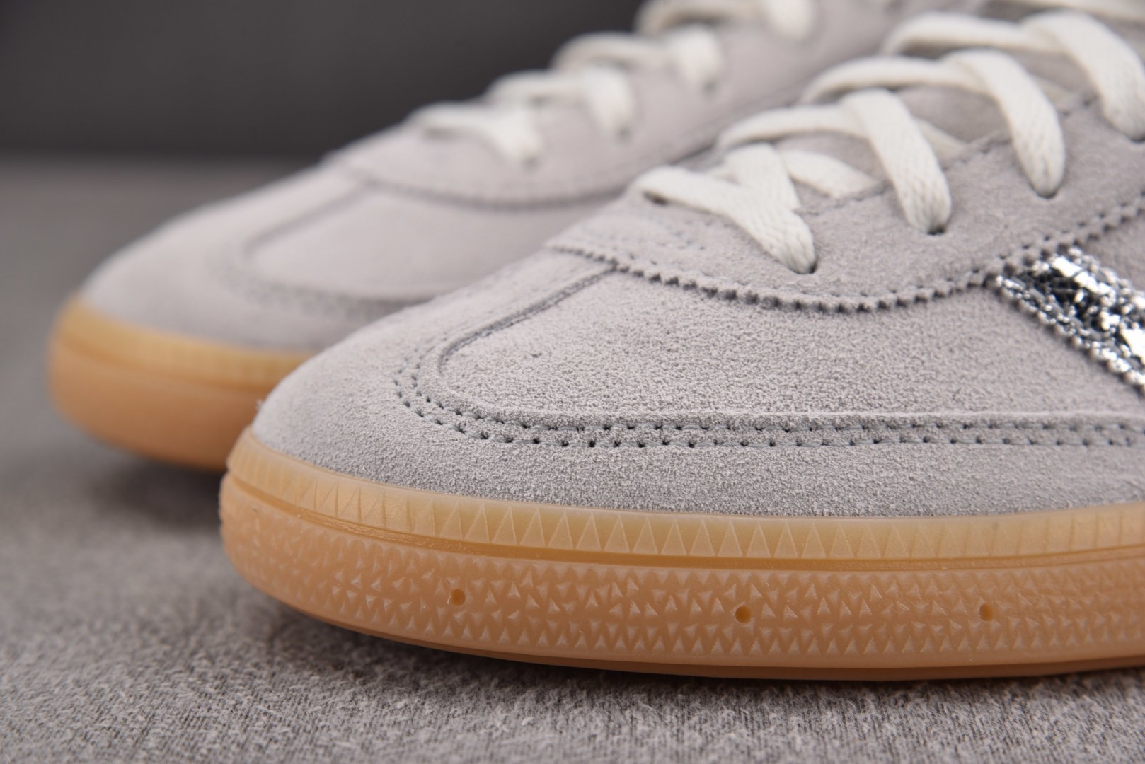 (纯原)Adidas Handball Spezial 阿迪达斯经典款牛皮复古休闲板鞋 白银生胶 HQ0