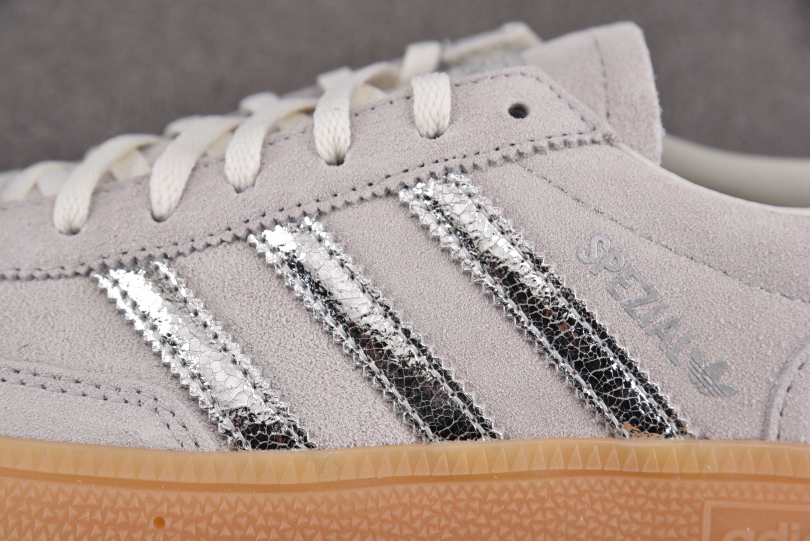 (纯原)Adidas Handball Spezial 阿迪达斯经典款牛皮复古休闲板鞋 白银生胶 HQ0