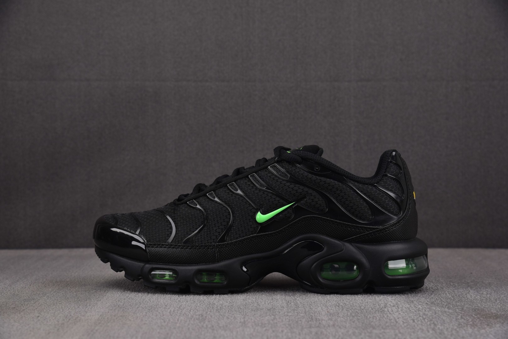MAX EUR:36-46纯原版出品-NK Air Max Plus Black Green Strik