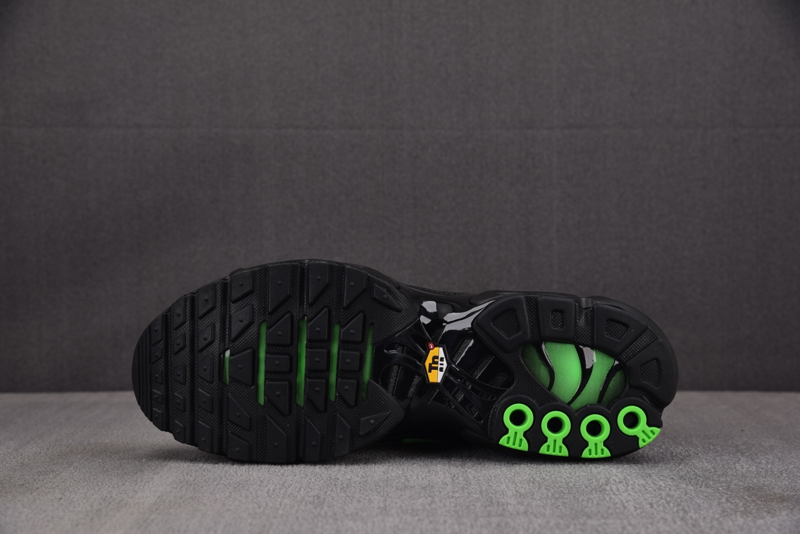 MAX EUR:36-46纯原版出品-NK Air Max Plus Black Green Strik