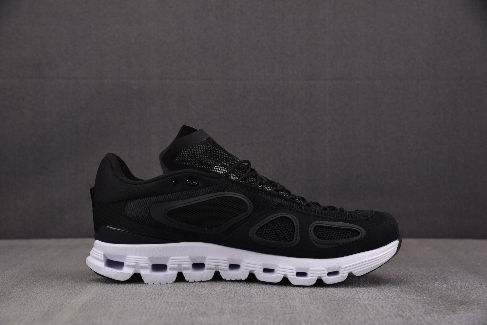 On昂跑 EUR:36-45纯原版出品-FKA x On Cloud X4 黑白 YZ039尺码：36 