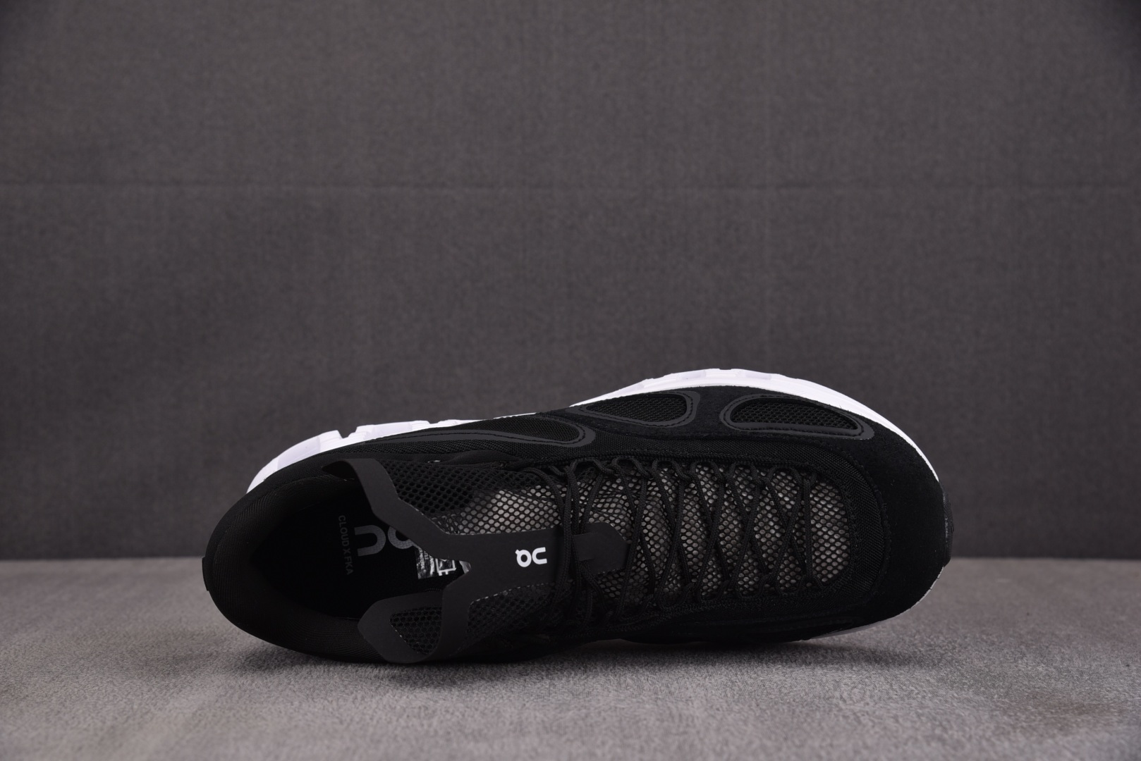 On昂跑 EUR:36-45纯原版出品-FKA x On Cloud X4 黑白 YZ039尺码：36 