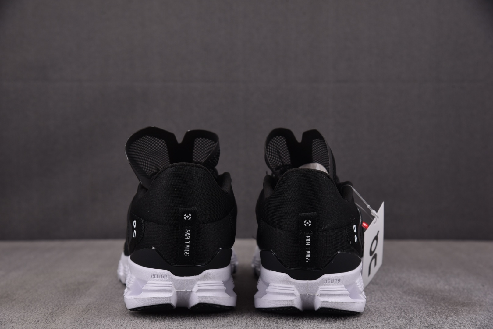 On昂跑 EUR:36-45纯原版出品-FKA x On Cloud X4 黑白 YZ039尺码：36 