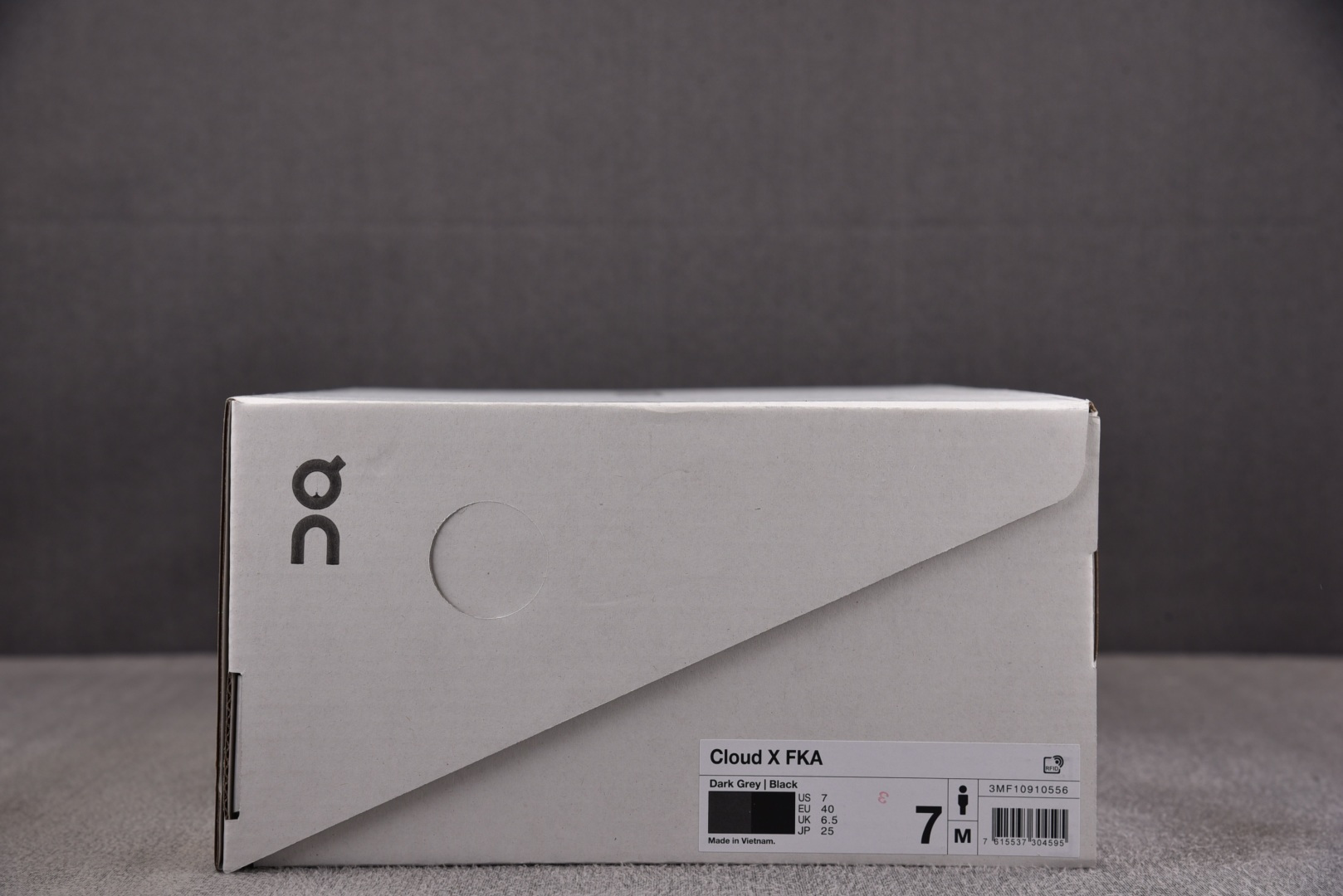 On昂跑 EUR:36-45纯原版出品-FKA x On Cloud X4 黑白 YZ039尺码：36 