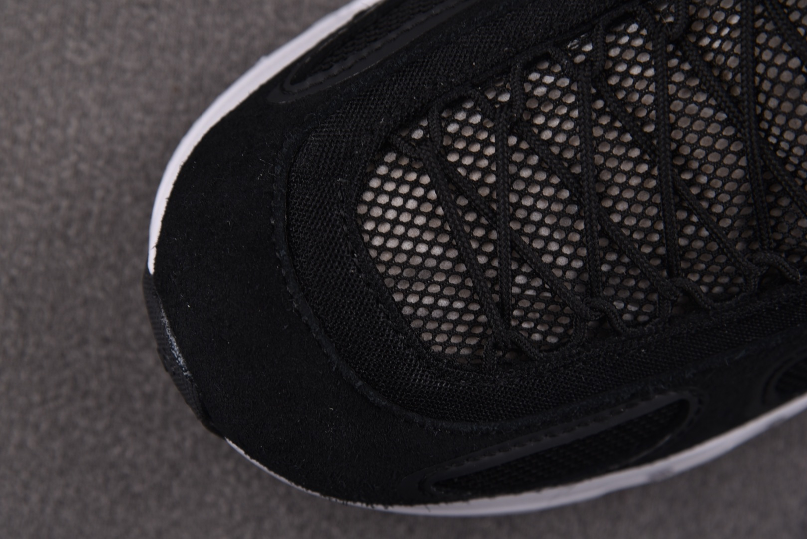 On昂跑 EUR:36-45纯原版出品-FKA x On Cloud X4 黑白 YZ039尺码：36 