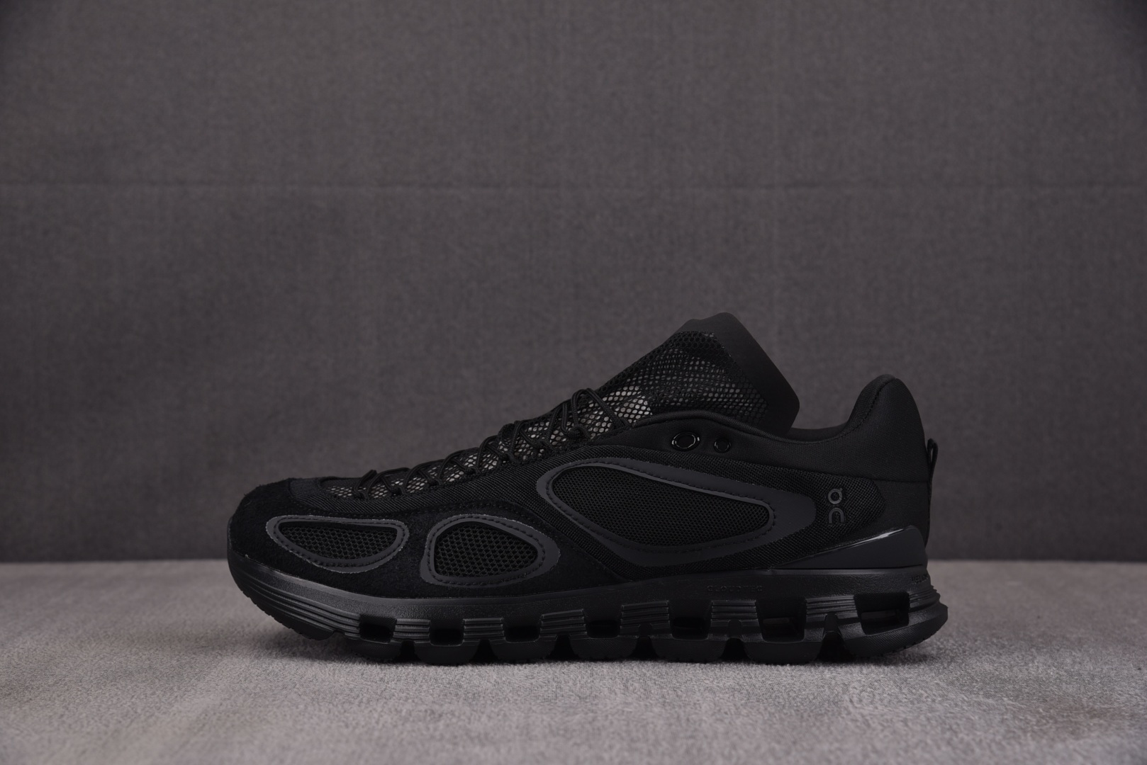 On昂跑 EUR:36-45纯原版出品-FKA x On Cloud X4 黑色 YZ039尺码：36 