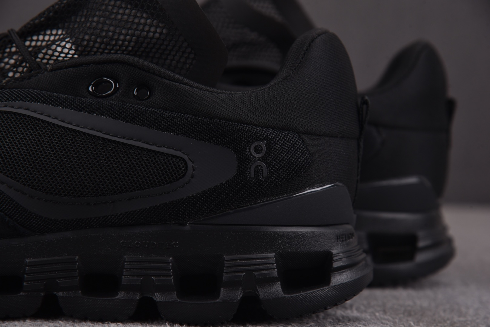 On昂跑 EUR:36-45纯原版出品-FKA x On Cloud X4 黑色 YZ039尺码：36 