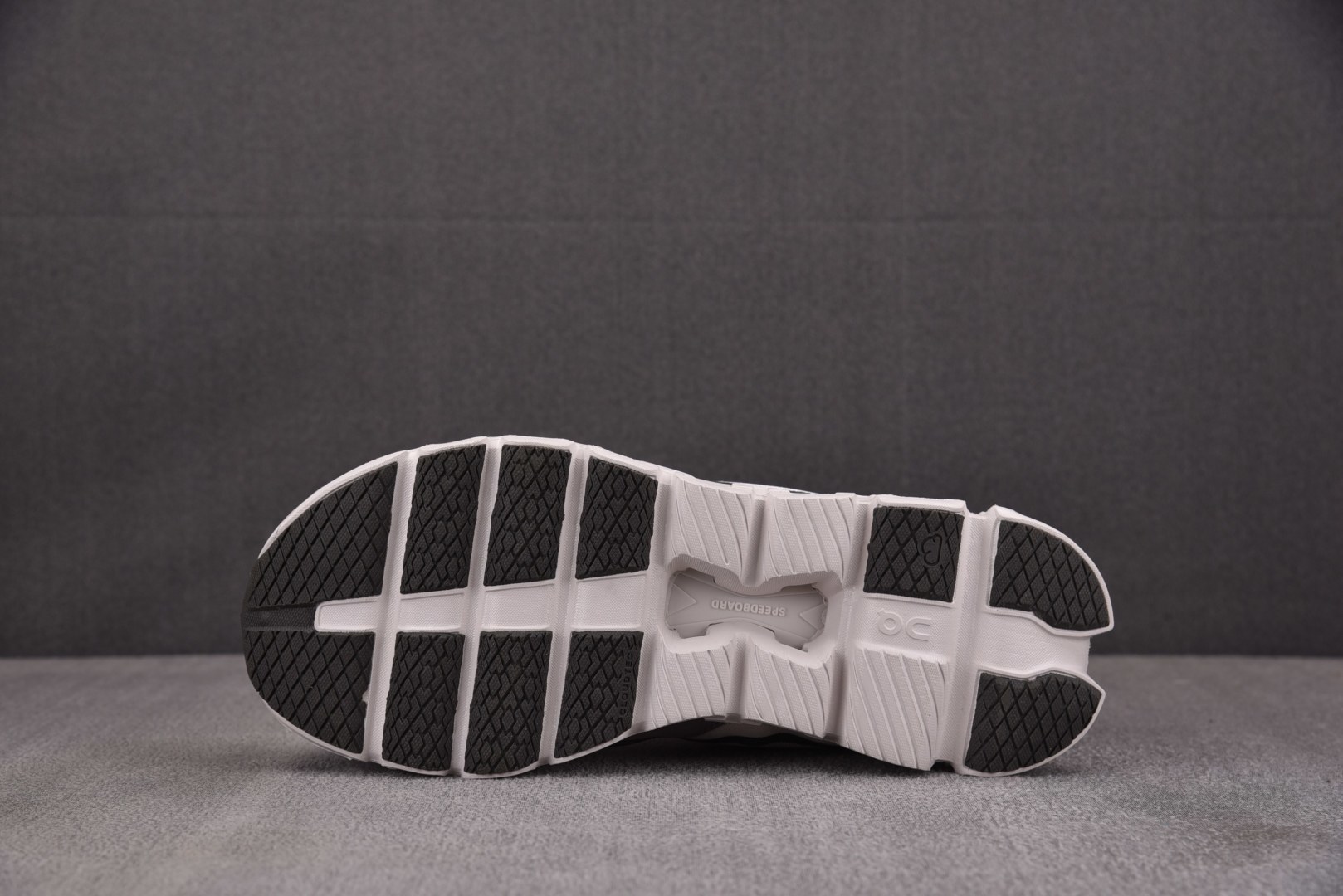 On昂跑 EUR:36-45纯原版出品-FKA x On Cloud X4 灰红 YZ039尺码：36 