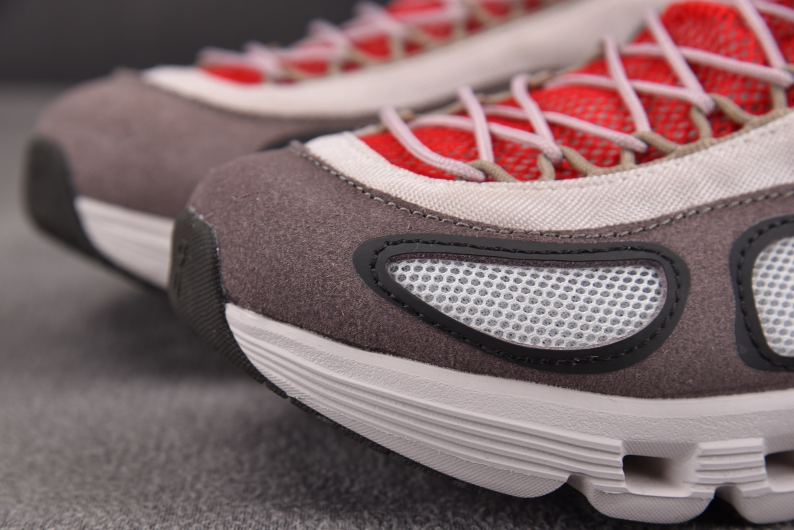 On昂跑 EUR:36-45纯原版出品-FKA x On Cloud X4 灰红 YZ039尺码：36 