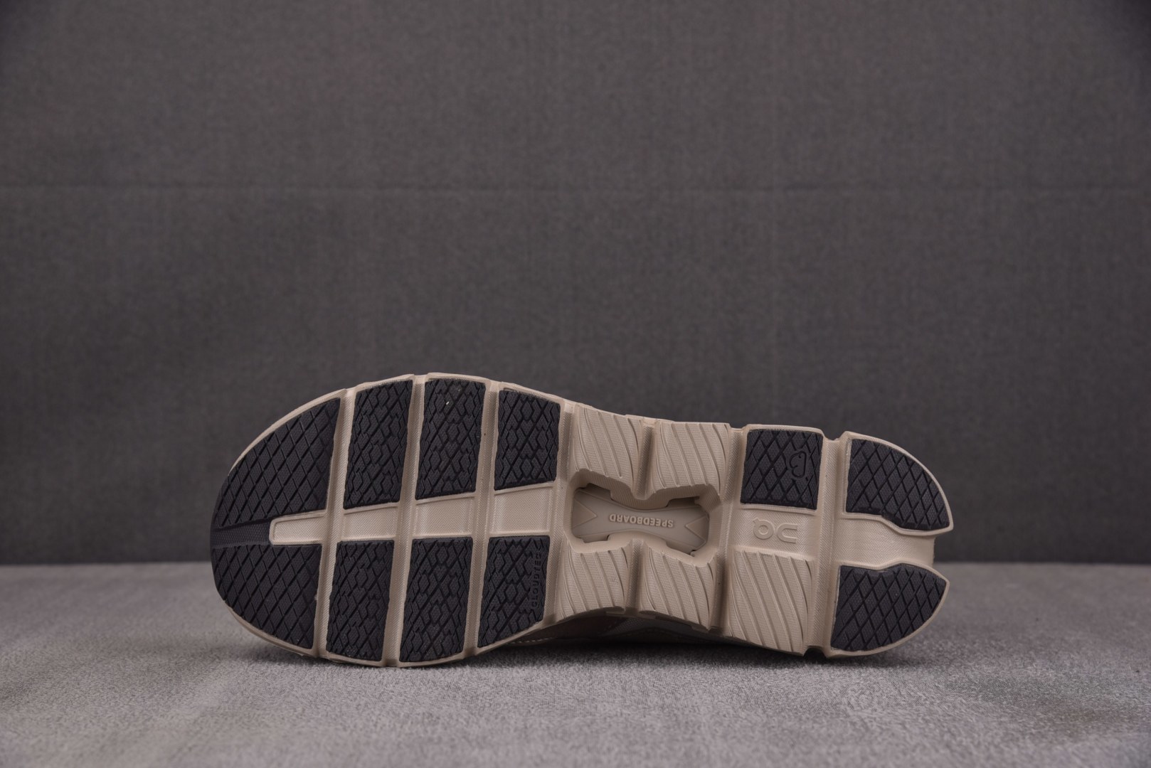 On昂跑 EUR:36-45纯原版出品-FKA x On Cloud X4 米棕 YZ039尺码：36 