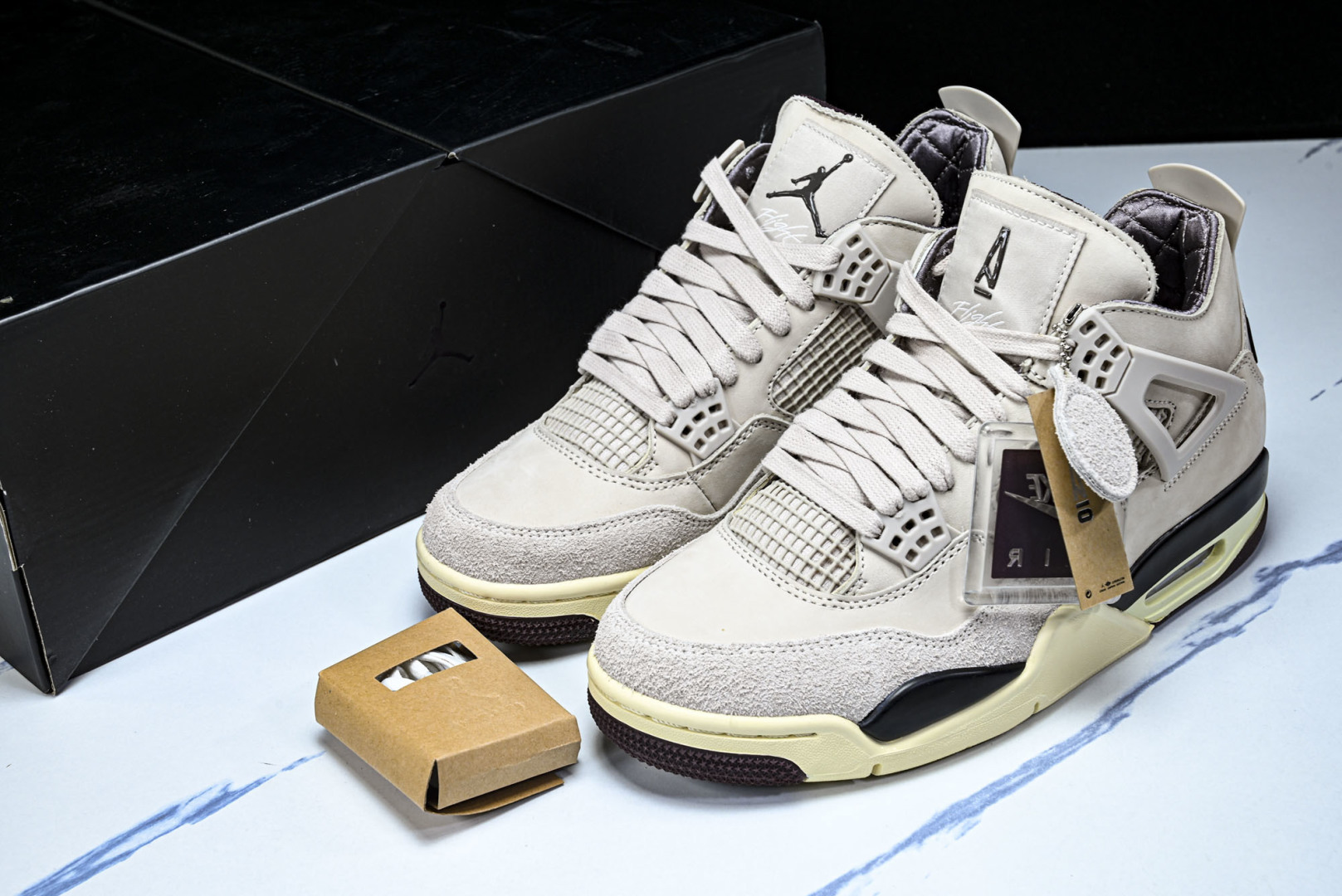 纯原出品-A Ma Maniere x Air Jordan 4 Retro Fossil Stone 
