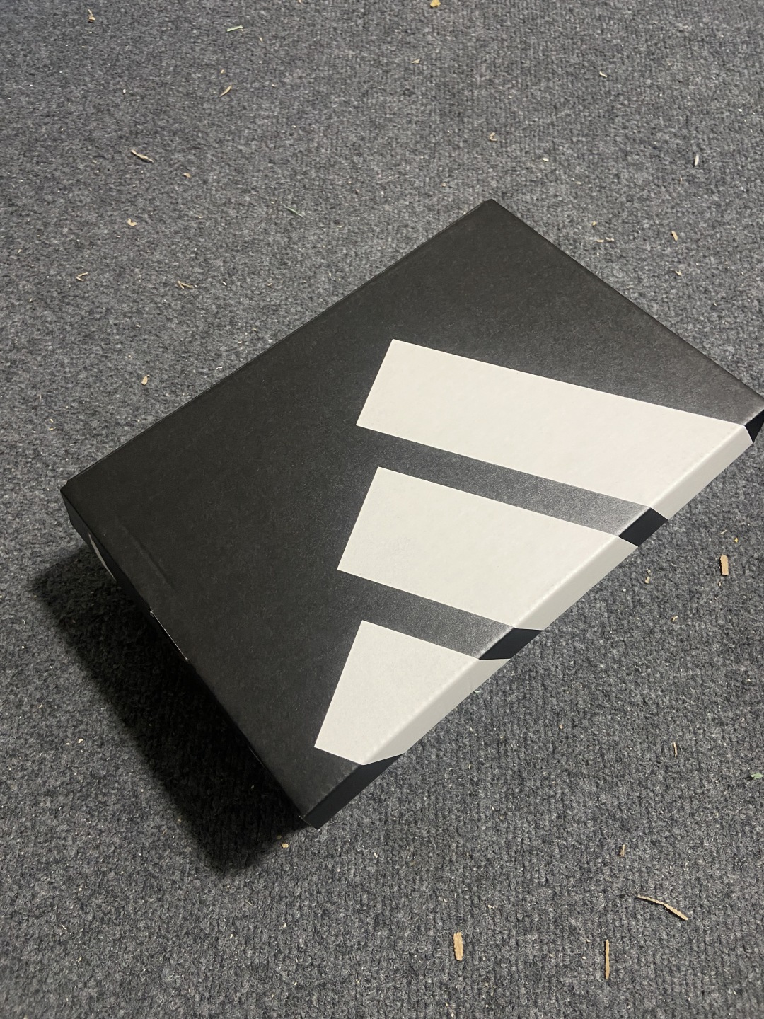 AD Adizero Evo SL 阿迪超轻透气缓震跑鞋 JH6206整体外观造型与adiZero Ad