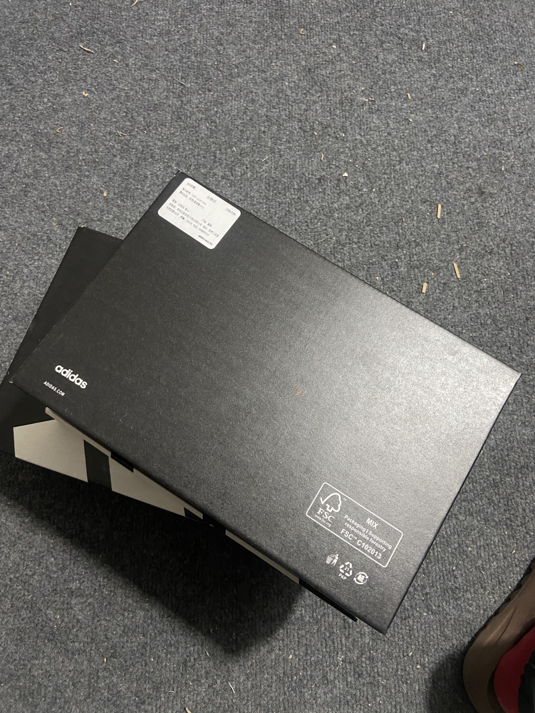 AD Adizero Evo SL 阿迪超轻透气缓震跑鞋 jp-7269整体外观造型与adiZero A