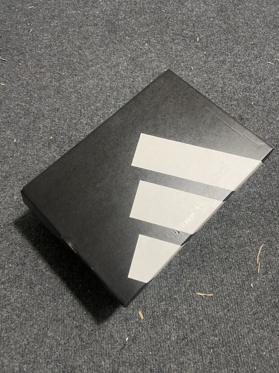 AD Adizero Evo SL 阿迪超轻透气缓震跑鞋 jp-7269整体外观造型与adiZero A