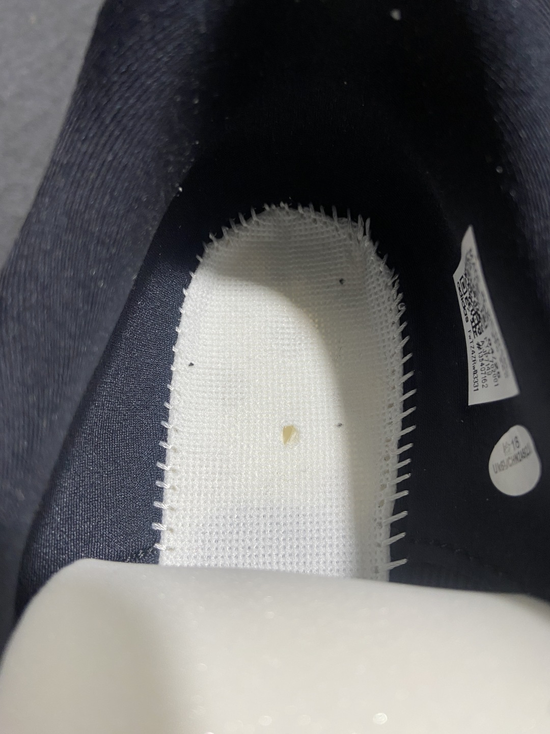 AD Adizero Evo SL 阿迪超轻透气缓震跑鞋 jp-7269整体外观造型与adiZero A