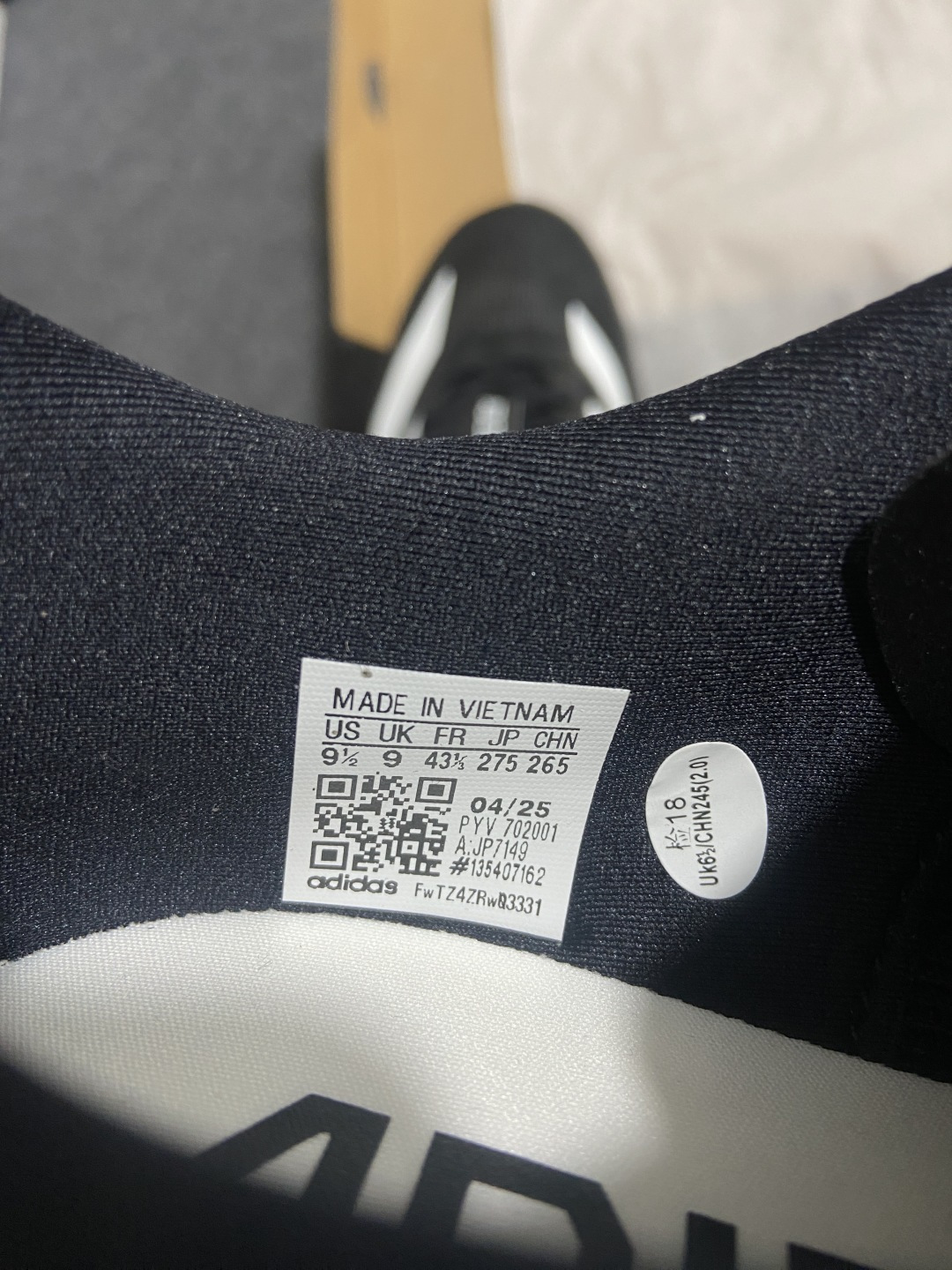 AD Adizero Evo SL 阿迪超轻透气缓震跑鞋 jp-7269整体外观造型与adiZero A