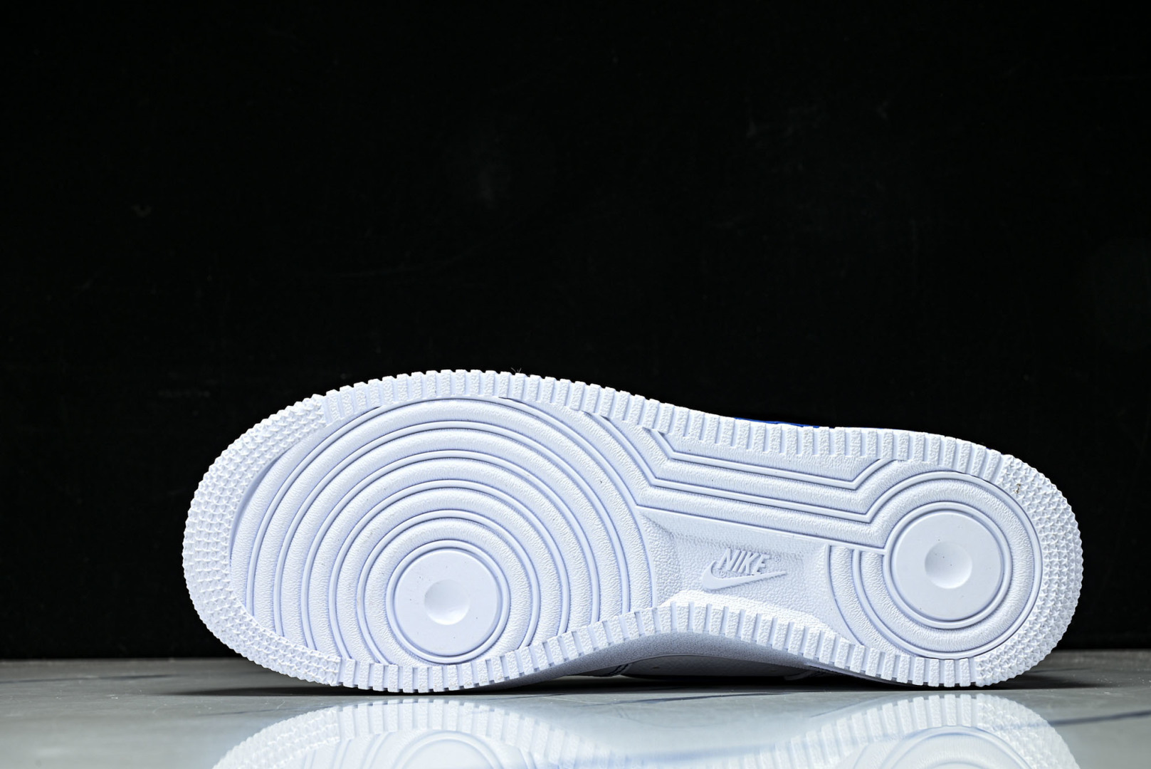 (MAX)NK Air Force 1'07 Low 空军一号低帮休闲板鞋 HQ2037-10035.5