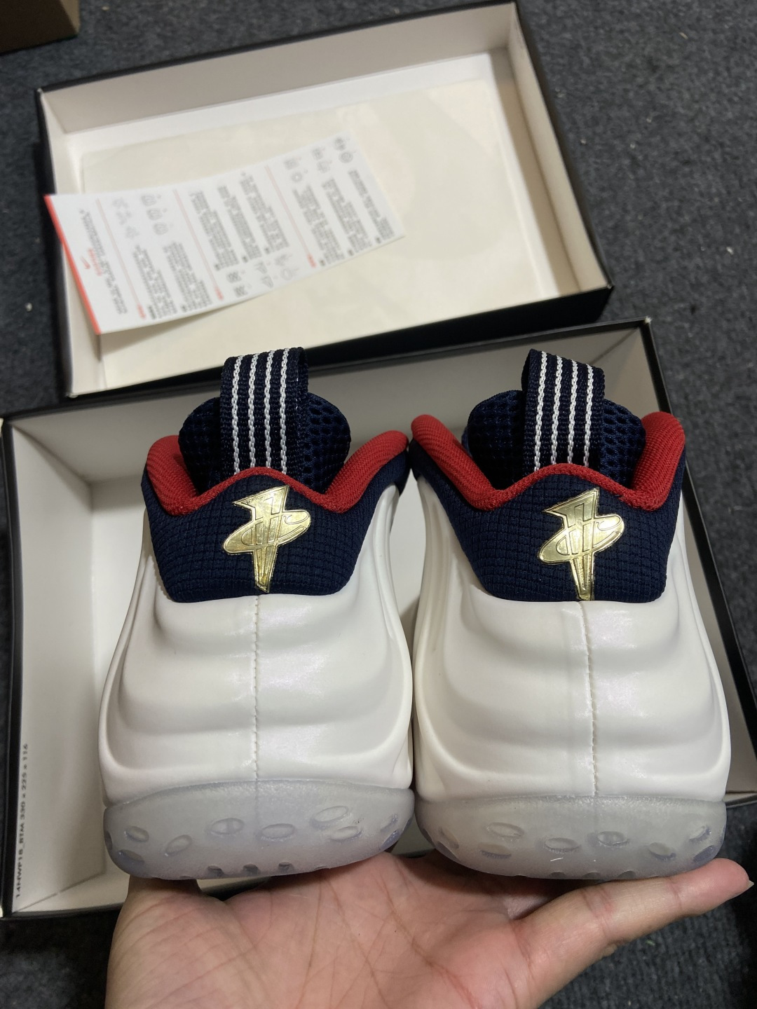 特价福利Nike Air Foamposite ONE 喷泡中帮复古篮球鞋 纯胶透明橡胶大底超强止滑 原