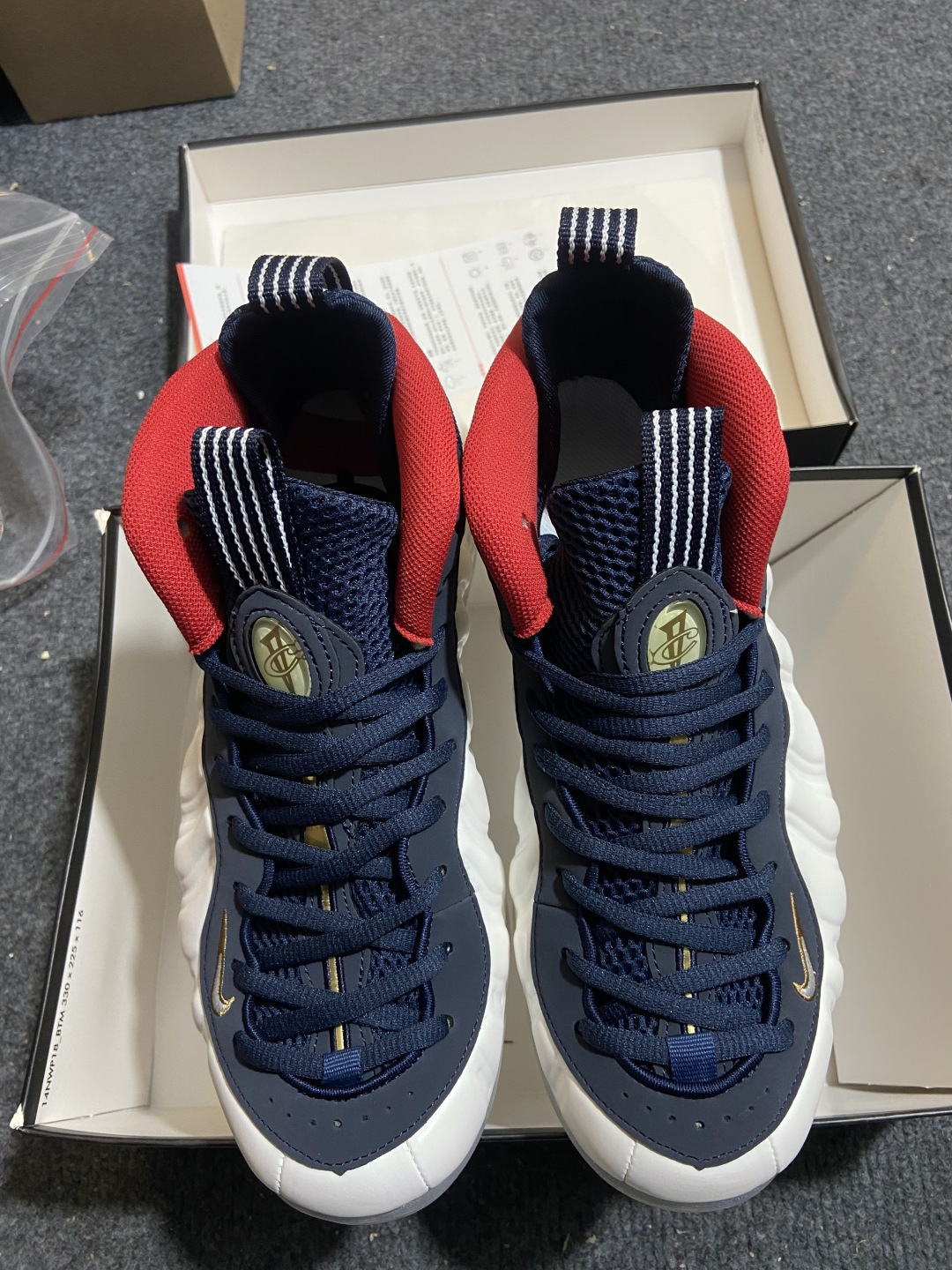 特价福利Nike Air Foamposite ONE 喷泡中帮复古篮球鞋 纯胶透明橡胶大底超强止滑 原