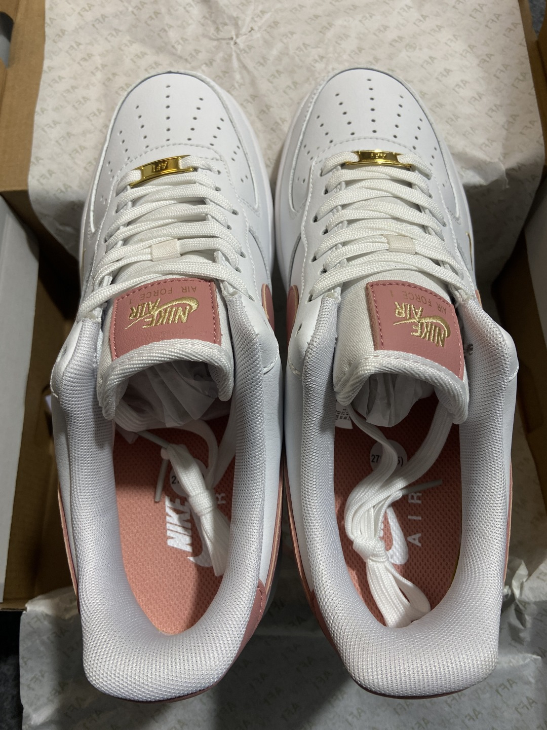 纯原级别 Nike Air Force 1 Low 原厂冲刀皮料切割干净 无任何毛边 清洁度细节完美 做