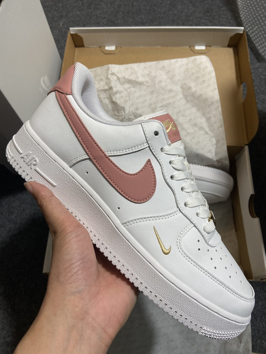 纯原级别 Nike Air Force 1 Low 原厂冲刀皮料切割干净 无任何毛边 清洁度细节完美 做