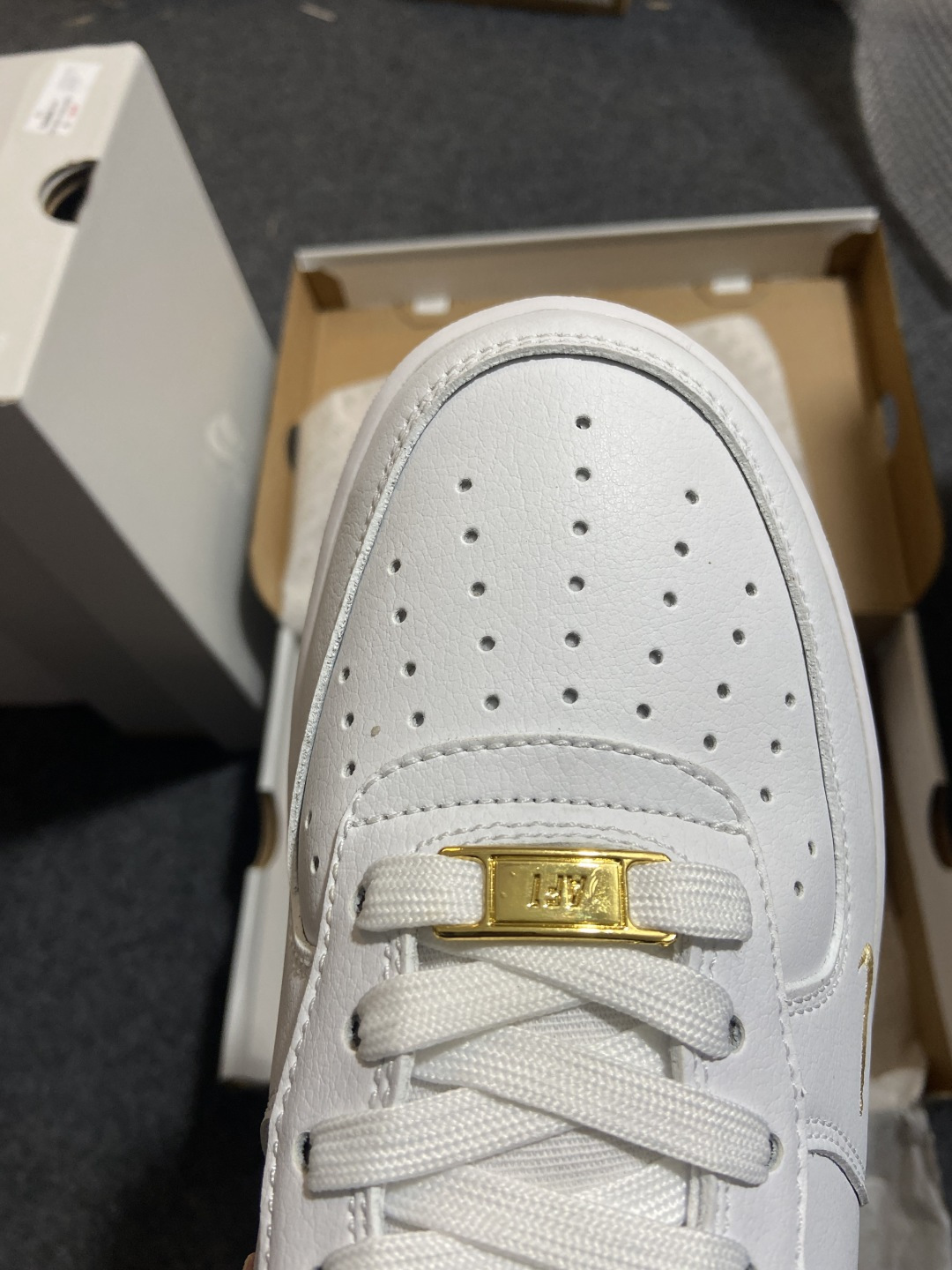 纯原级别 Nike Air Force 1 Low 原厂冲刀皮料切割干净 无任何毛边 清洁度细节完美 做