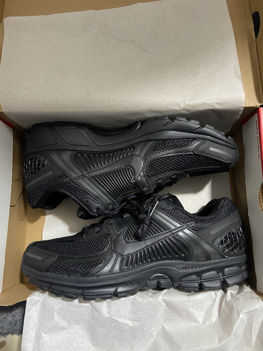 AC 本地市面顶级纯原 Nike Air Zoom Vomero 5 黑货号：BV1358-003尺码：