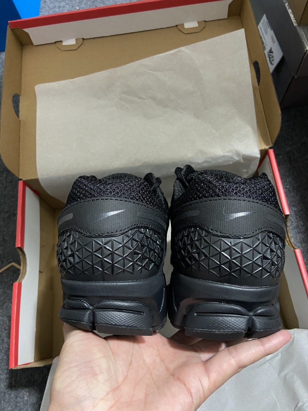 AC 本地市面顶级纯原 Nike Air Zoom Vomero 5 黑货号：BV1358-003尺码：