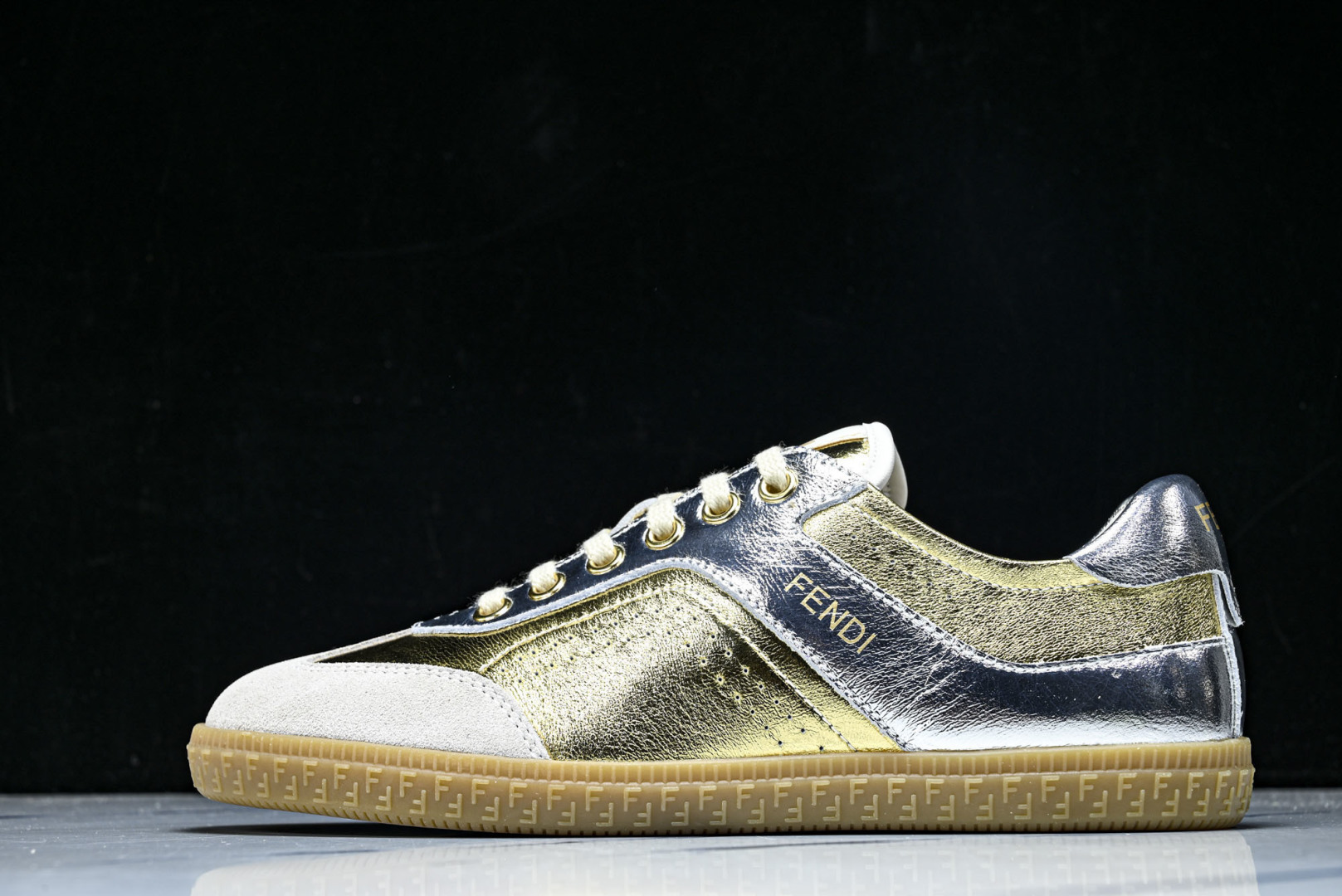 芬迪 EUR:38-45 偏大一码P:420纯原-FENDI 芬迪男女鞋 Flair 系带浮雕 FF 图