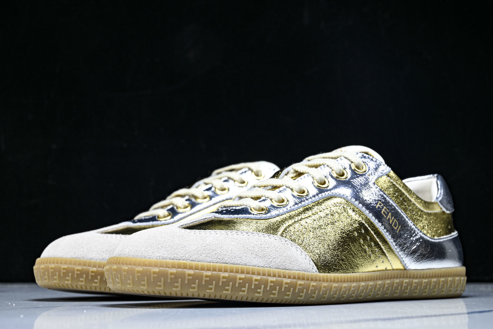 芬迪 EUR:38-45 偏大一码P:420纯原-FENDI 芬迪男女鞋 Flair 系带浮雕 FF 图