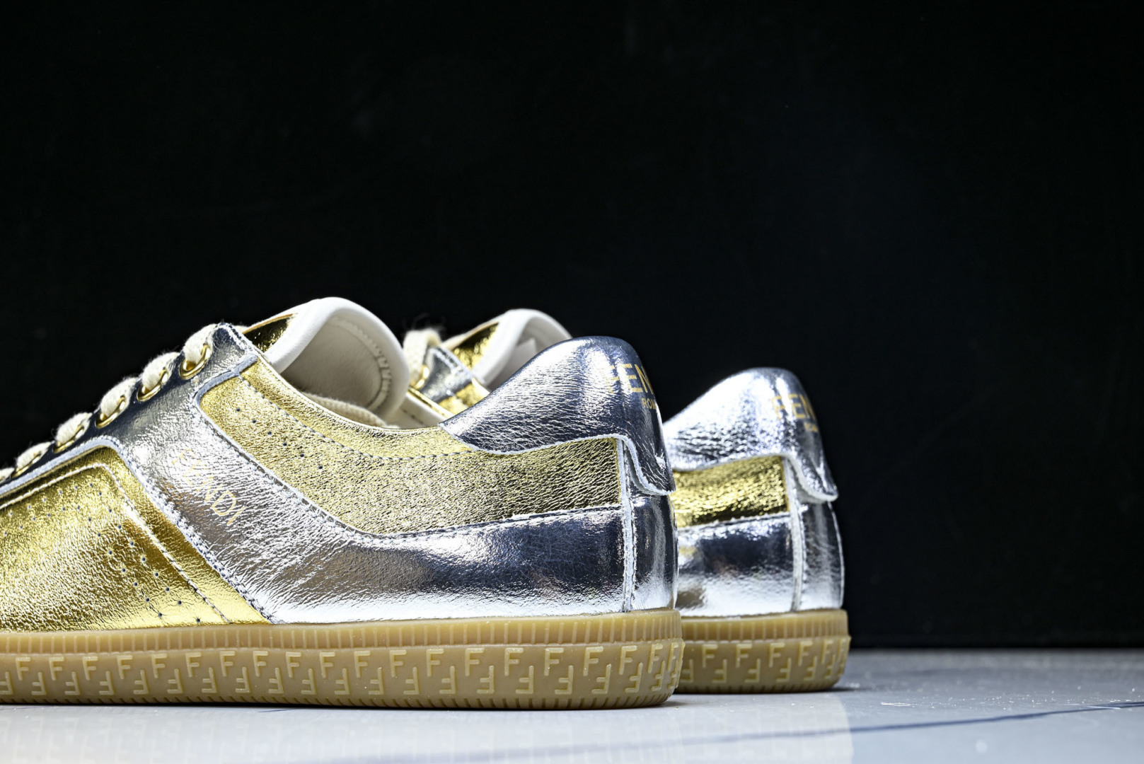 芬迪 EUR:38-45 偏大一码P:420纯原-FENDI 芬迪男女鞋 Flair 系带浮雕 FF 图