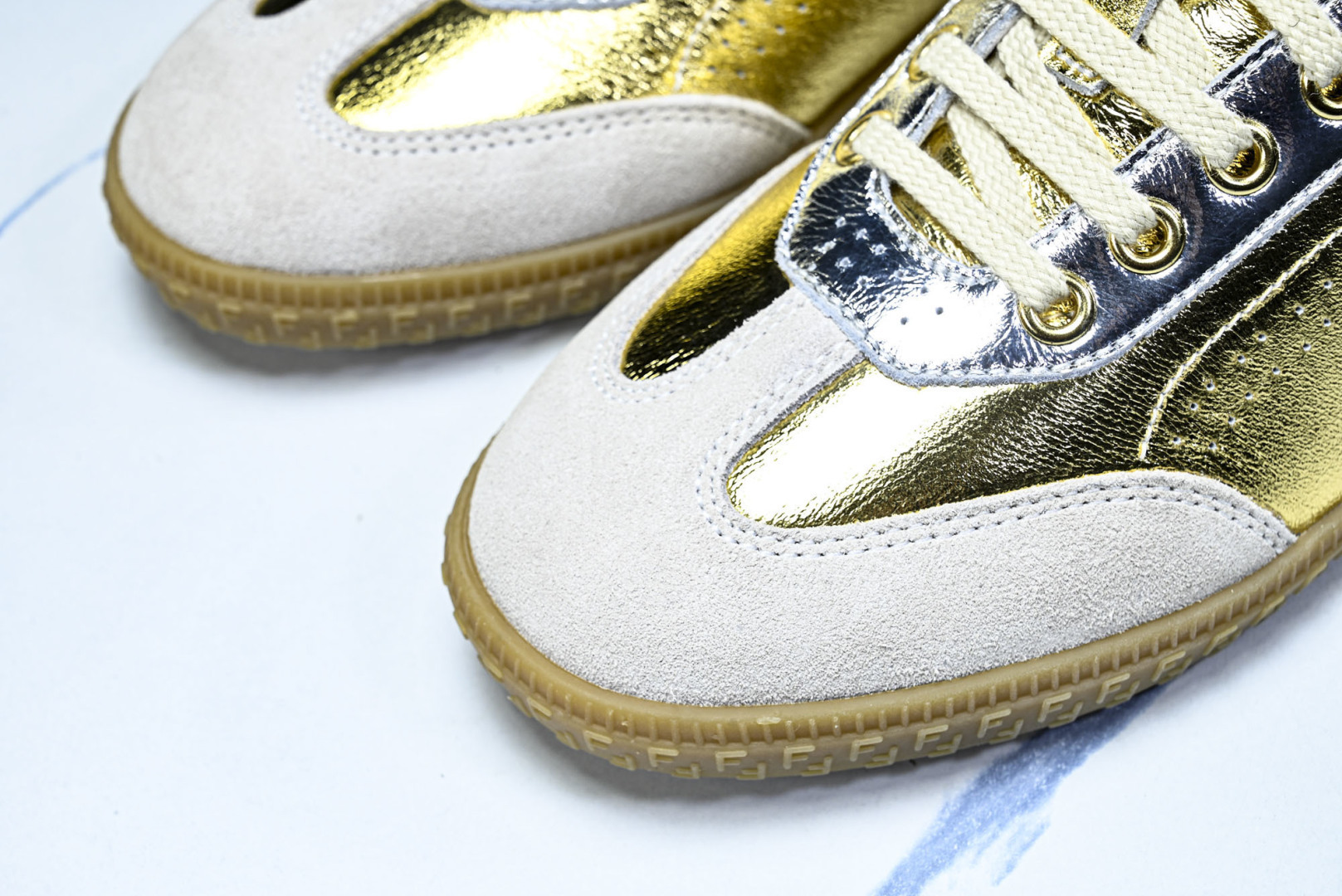 芬迪 EUR:38-45 偏大一码P:420纯原-FENDI 芬迪男女鞋 Flair 系带浮雕 FF 图