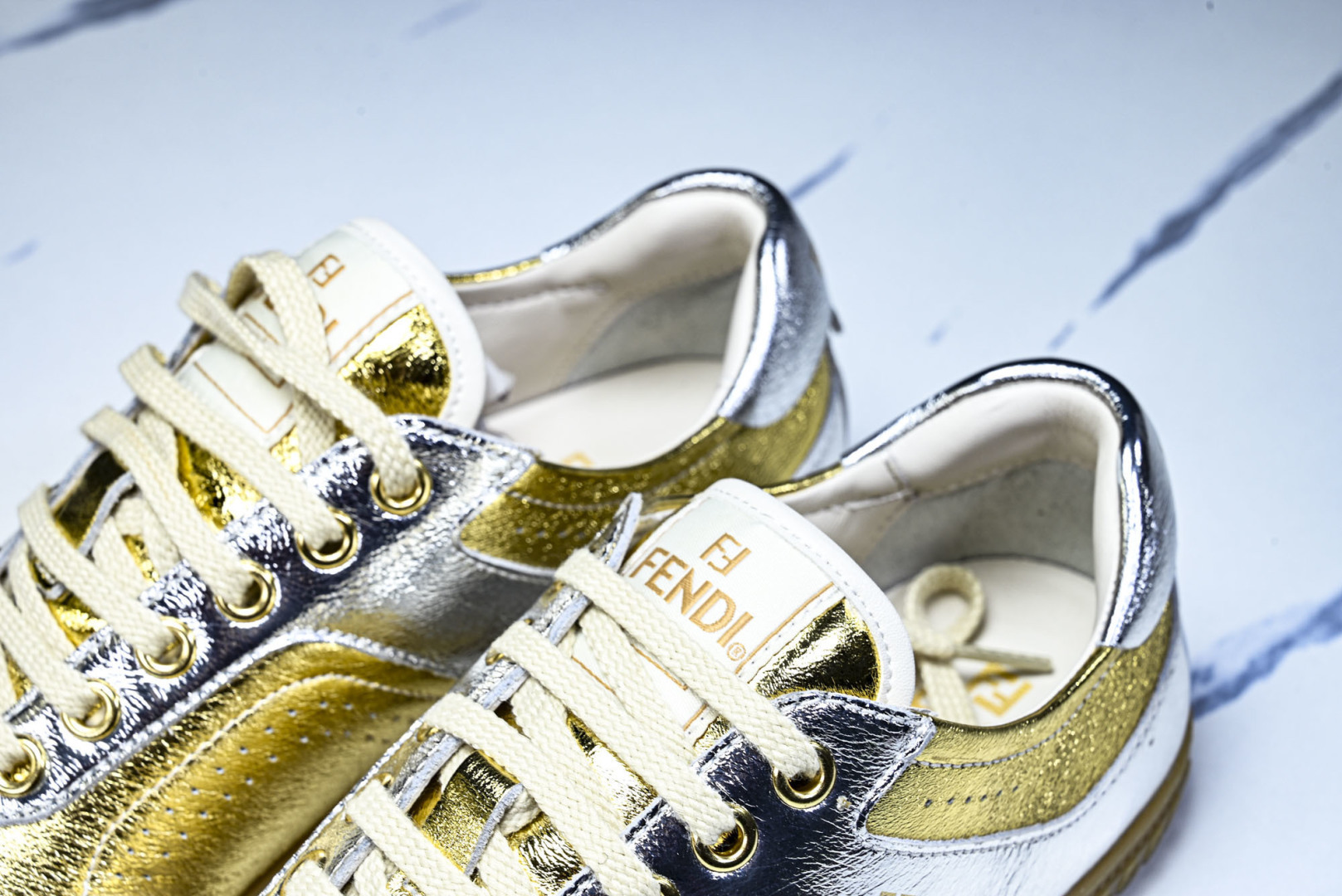 芬迪 EUR:38-45 偏大一码P:420纯原-FENDI 芬迪男女鞋 Flair 系带浮雕 FF 图