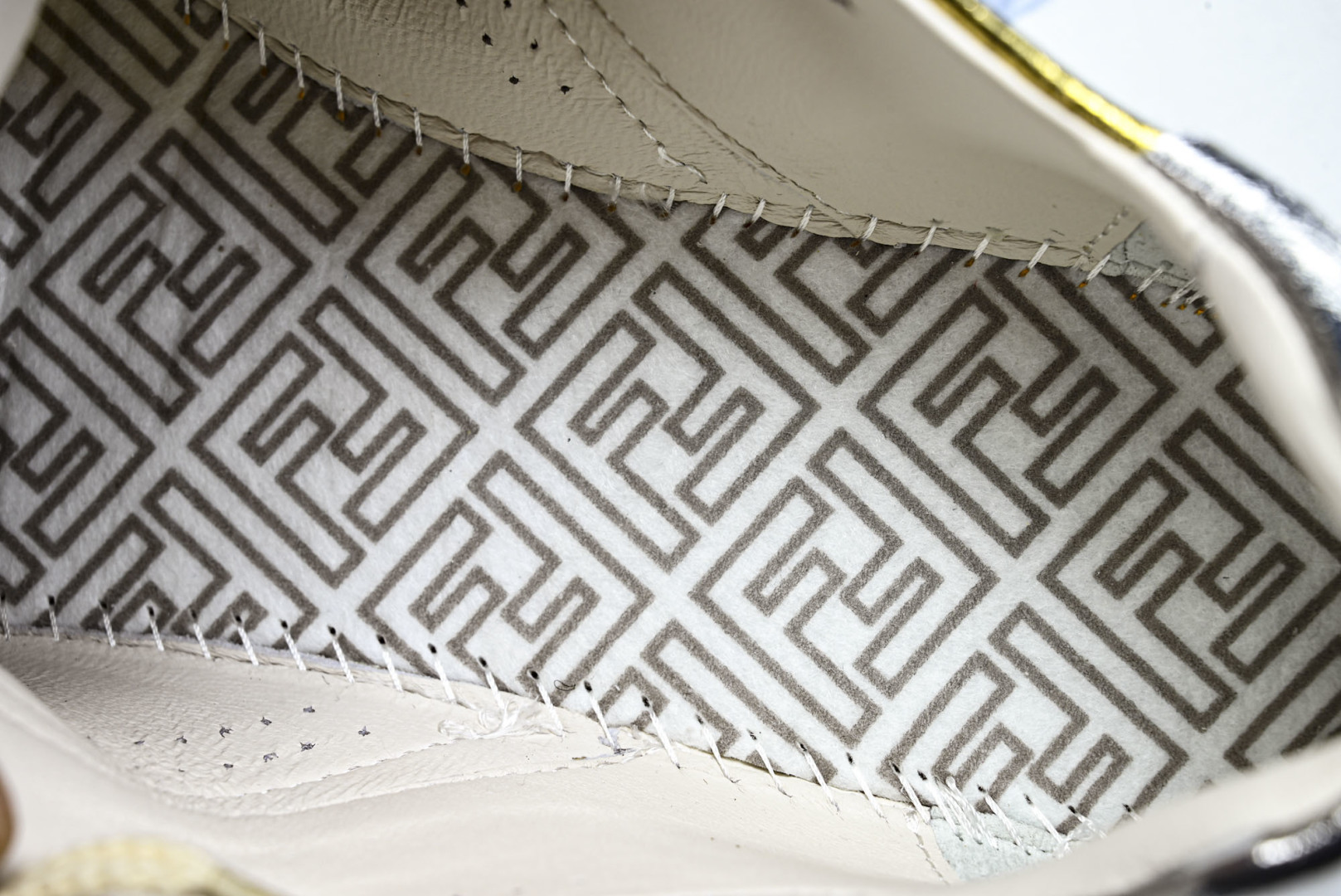 芬迪 EUR:38-45 偏大一码P:420纯原-FENDI 芬迪男女鞋 Flair 系带浮雕 FF 图