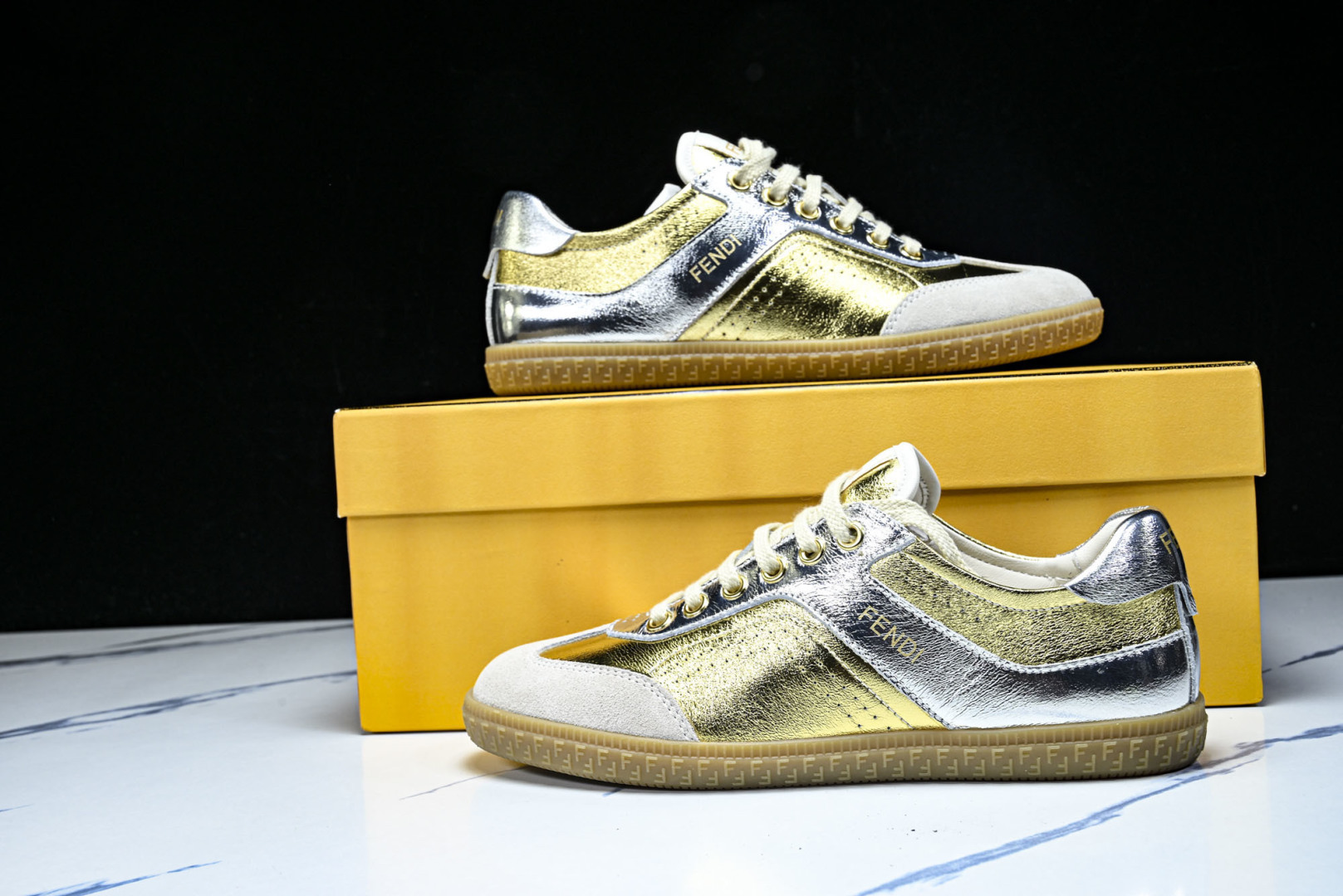 芬迪 EUR:38-45 偏大一码P:420纯原-FENDI 芬迪男女鞋 Flair 系带浮雕 FF 图