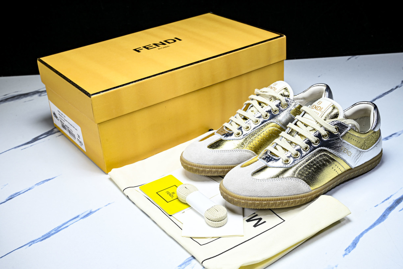 芬迪 EUR:38-45 偏大一码P:420纯原-FENDI 芬迪男女鞋 Flair 系带浮雕 FF 图