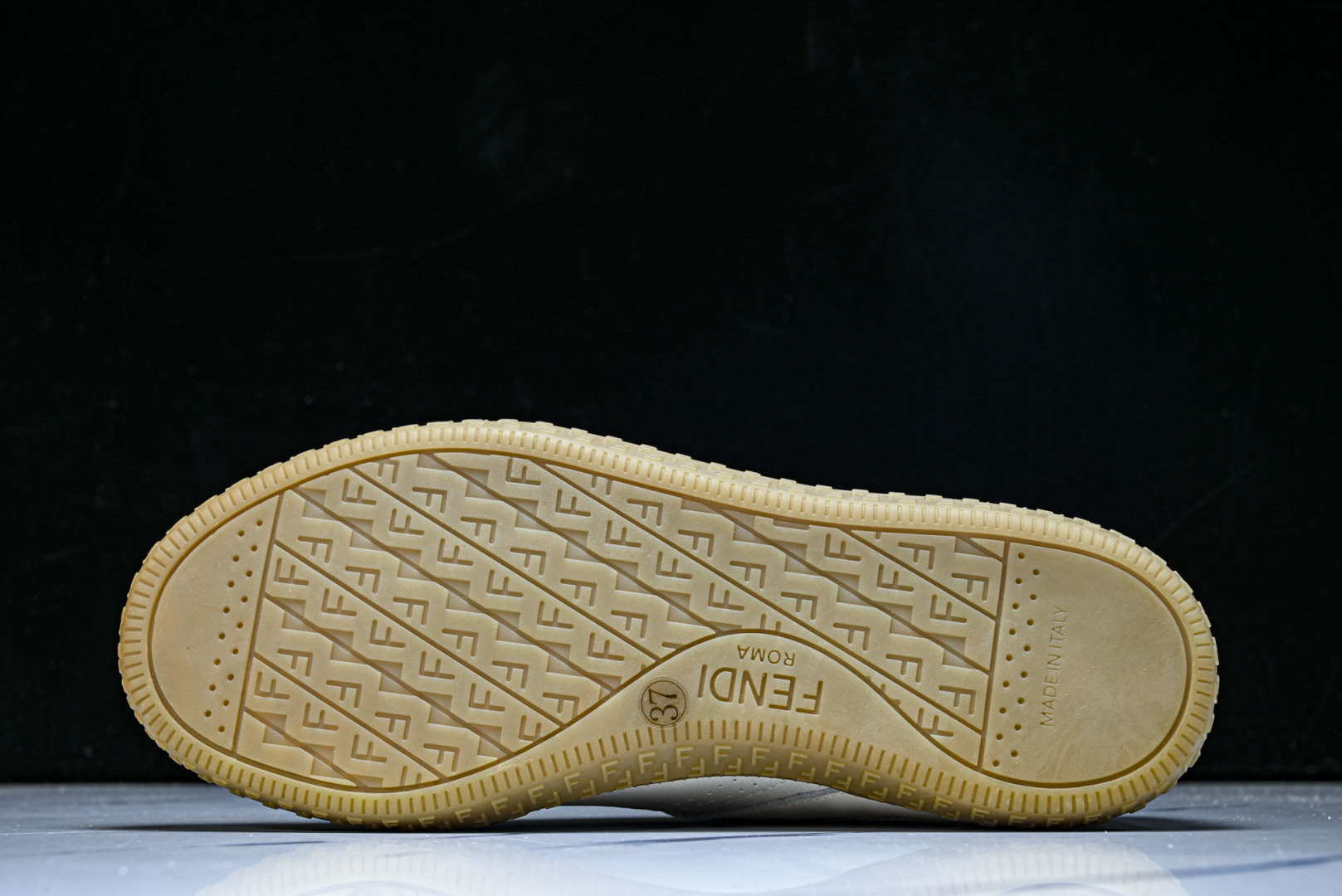 芬迪 EUR:38-45 偏大一码P:420纯原-FENDI 芬迪男女鞋 Flair 系带浮雕 FF 图