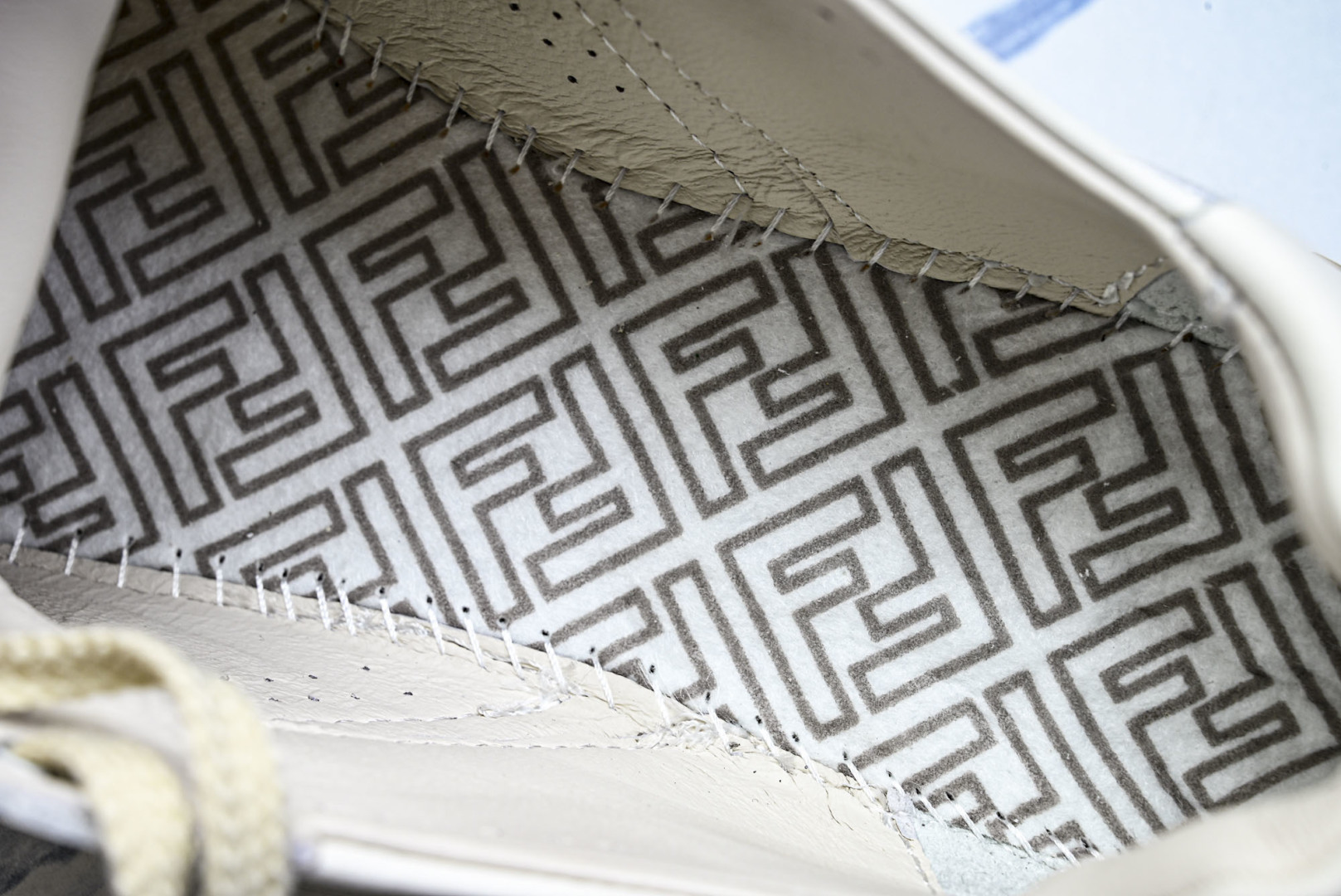 芬迪 EUR:38-45 偏大一码P:420纯原-FENDI 芬迪男女鞋 Flair 系带浮雕 FF 图