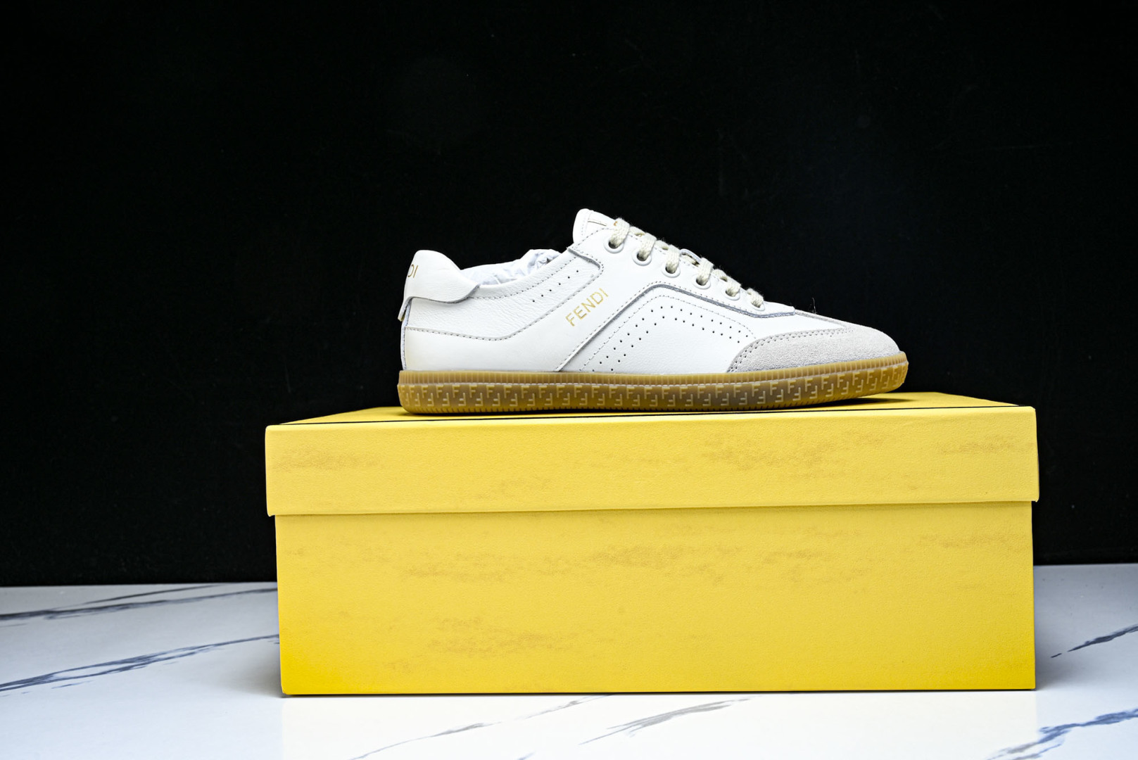 芬迪 EUR:38-45 偏大一码P:420纯原-FENDI 芬迪男女鞋 Flair 系带浮雕 FF 图