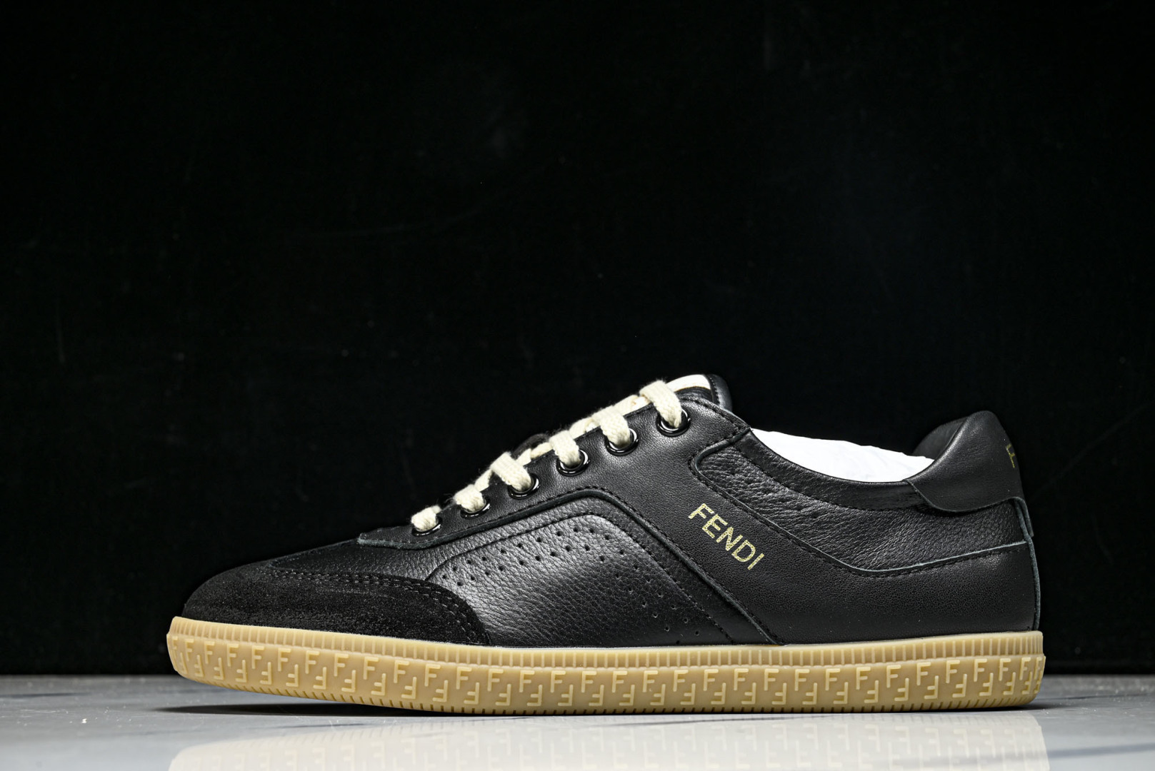 芬迪 EUR:38-45 偏大一码P:420纯原-FENDI 芬迪男女鞋 Flair 系带浮雕 FF 图