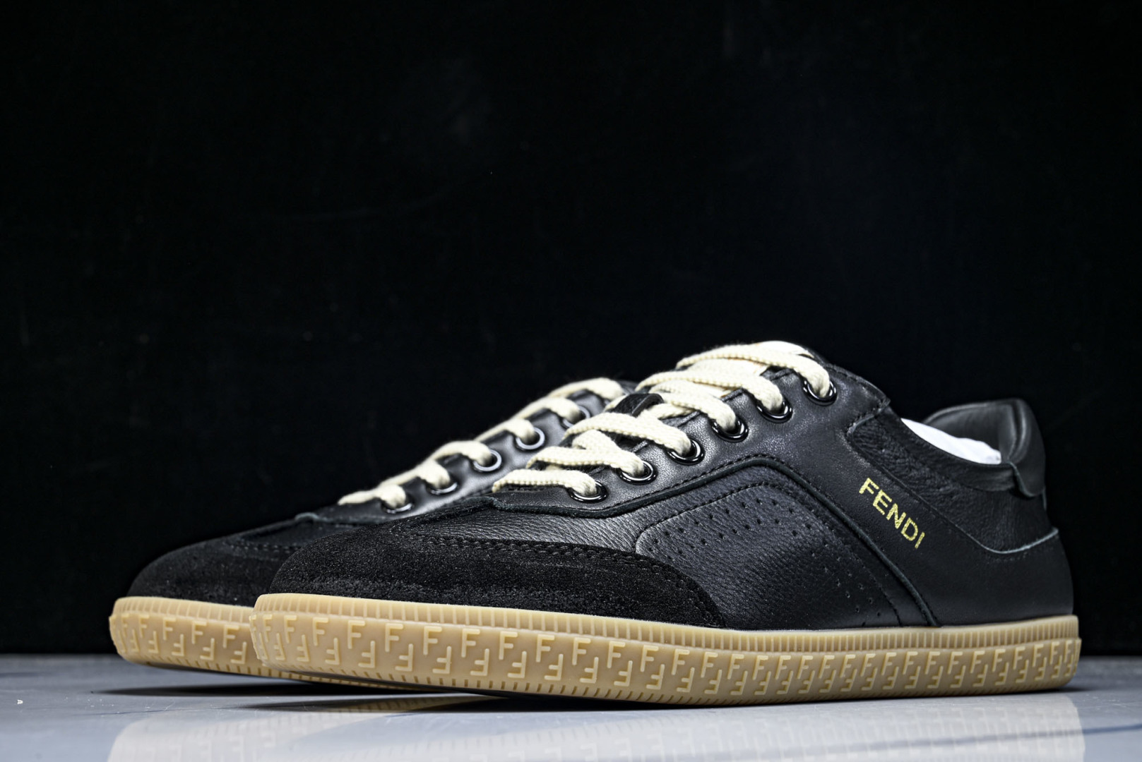 芬迪 EUR:38-45 偏大一码P:420纯原-FENDI 芬迪男女鞋 Flair 系带浮雕 FF 图