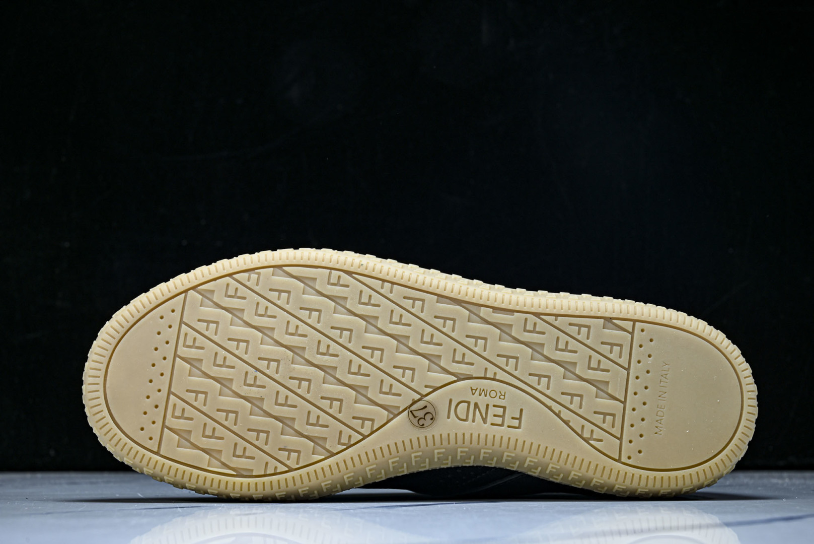 芬迪 EUR:38-45 偏大一码P:420纯原-FENDI 芬迪男女鞋 Flair 系带浮雕 FF 图