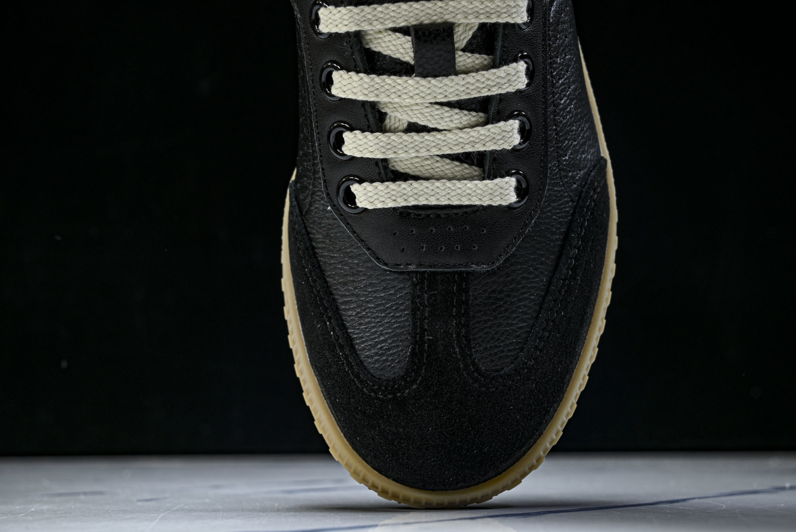 芬迪 EUR:38-45 偏大一码P:420纯原-FENDI 芬迪男女鞋 Flair 系带浮雕 FF 图