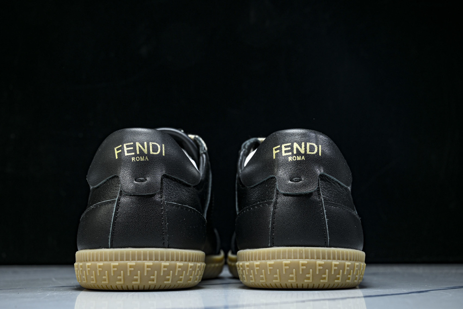 芬迪 EUR:38-45 偏大一码P:420纯原-FENDI 芬迪男女鞋 Flair 系带浮雕 FF 图