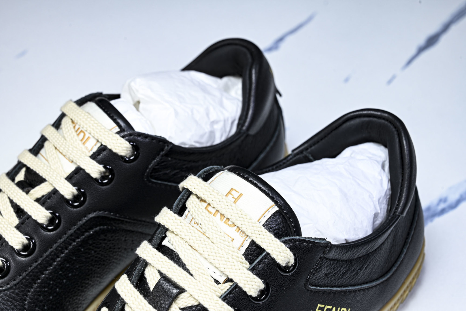 芬迪 EUR:38-45 偏大一码P:420纯原-FENDI 芬迪男女鞋 Flair 系带浮雕 FF 图