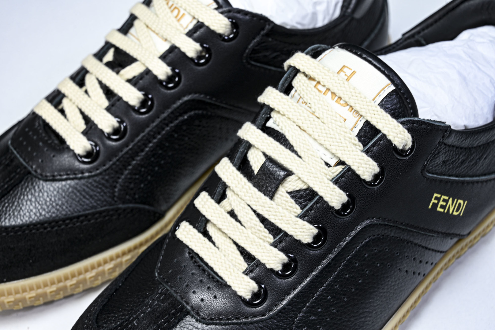 芬迪 EUR:38-45 偏大一码P:420纯原-FENDI 芬迪男女鞋 Flair 系带浮雕 FF 图